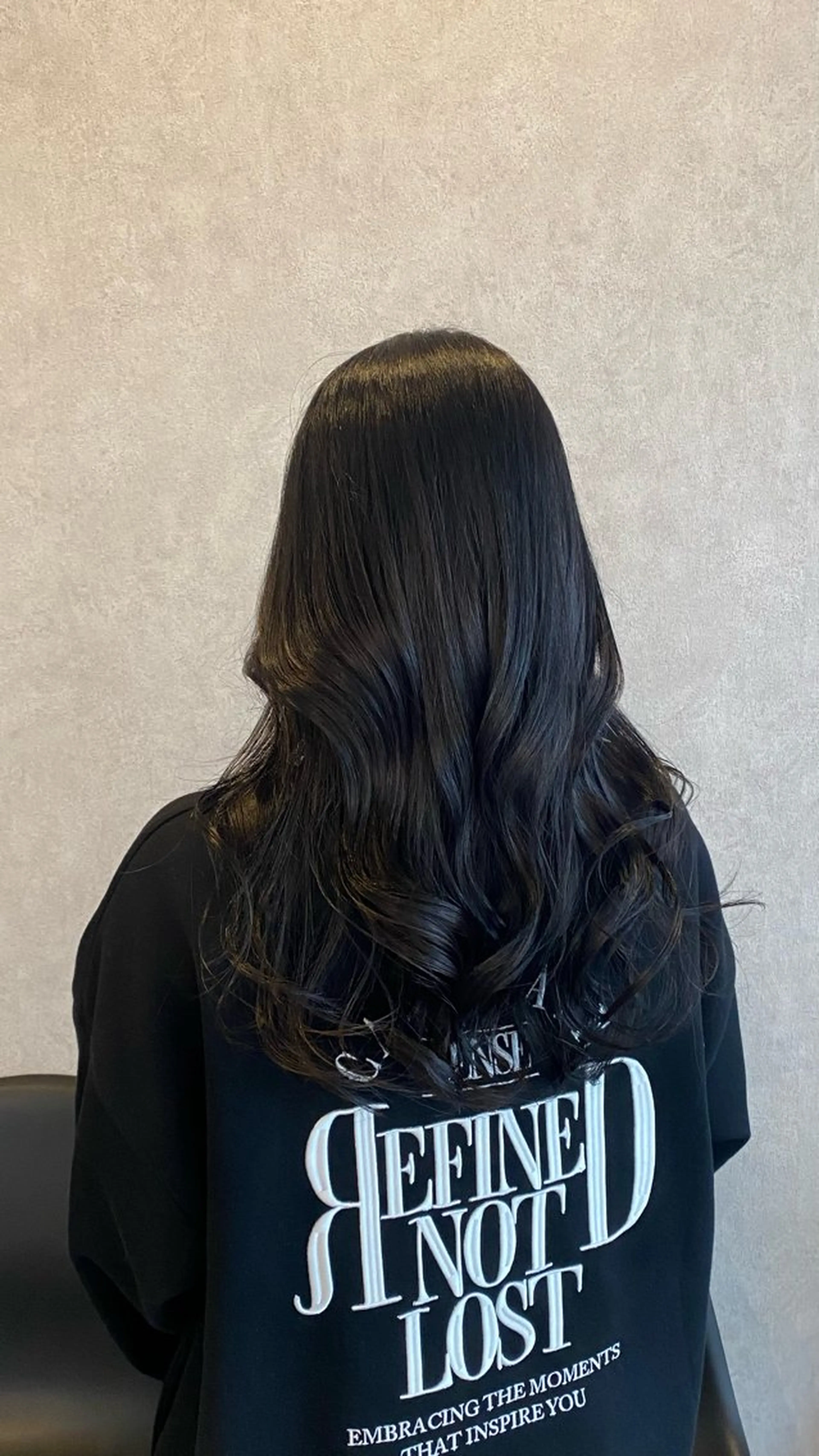 ロング カラー 黒髪 ブリーチ トリートメント レイヤーカット・透明 感カラー✨️春山栞菜のヘアスタイル