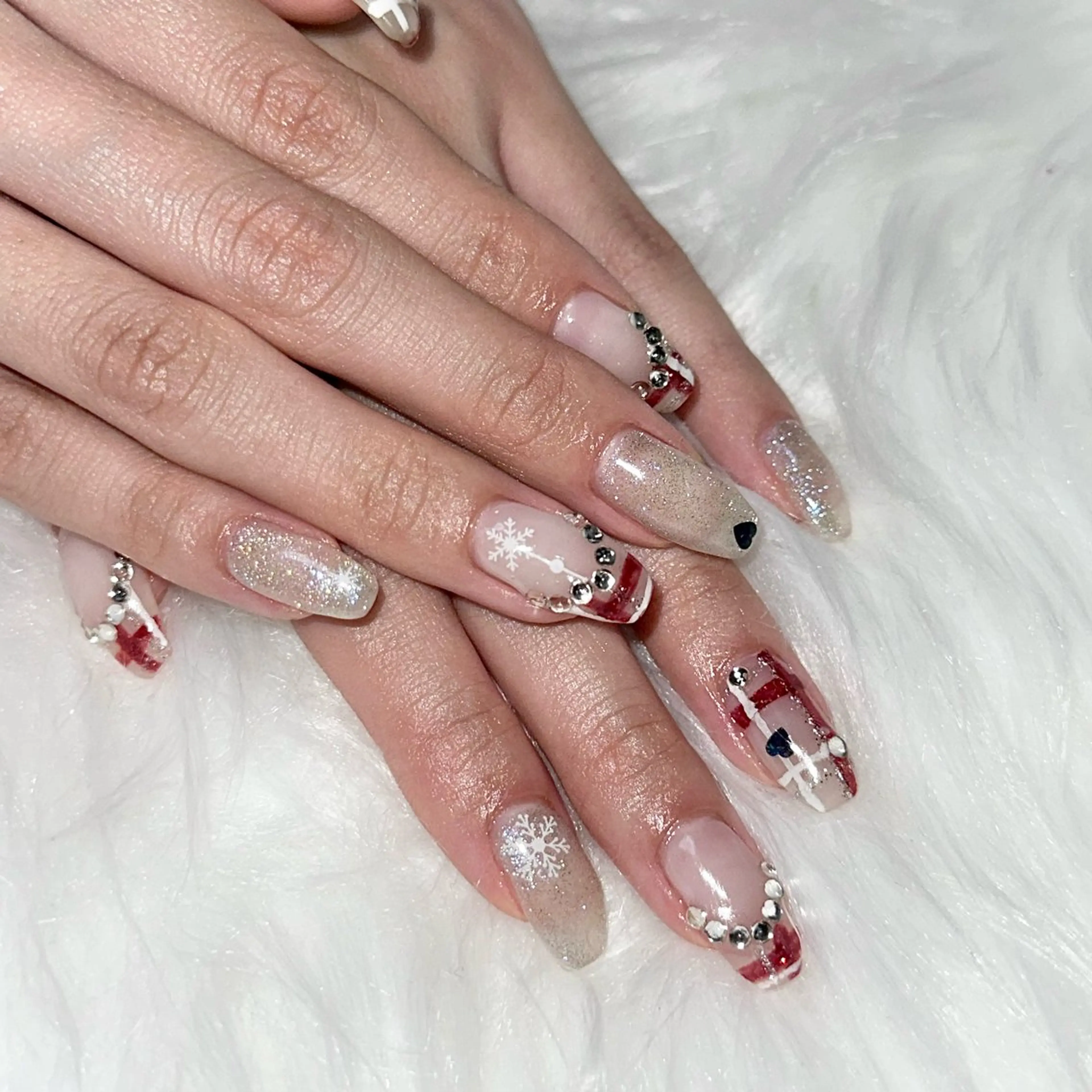 ネイル 冬ネイル LAUR Natsukiのネイルデザイン