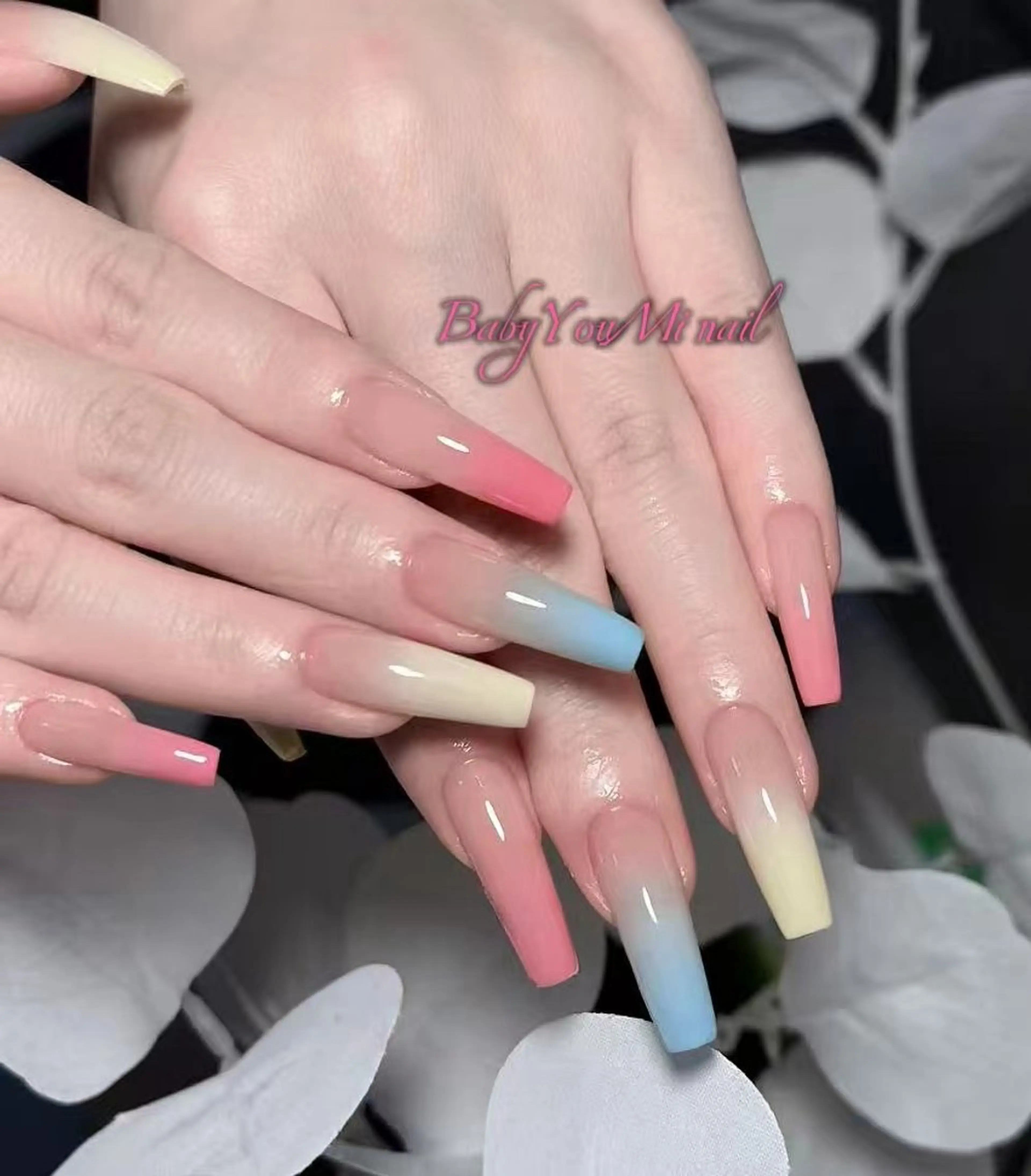 ネイル オーロラネイル 成人式 フレンチネイル ジェルネイル ガラスフレンチ ハンドネイル ハンドケア BabyYouMi nailのネイルデザイン