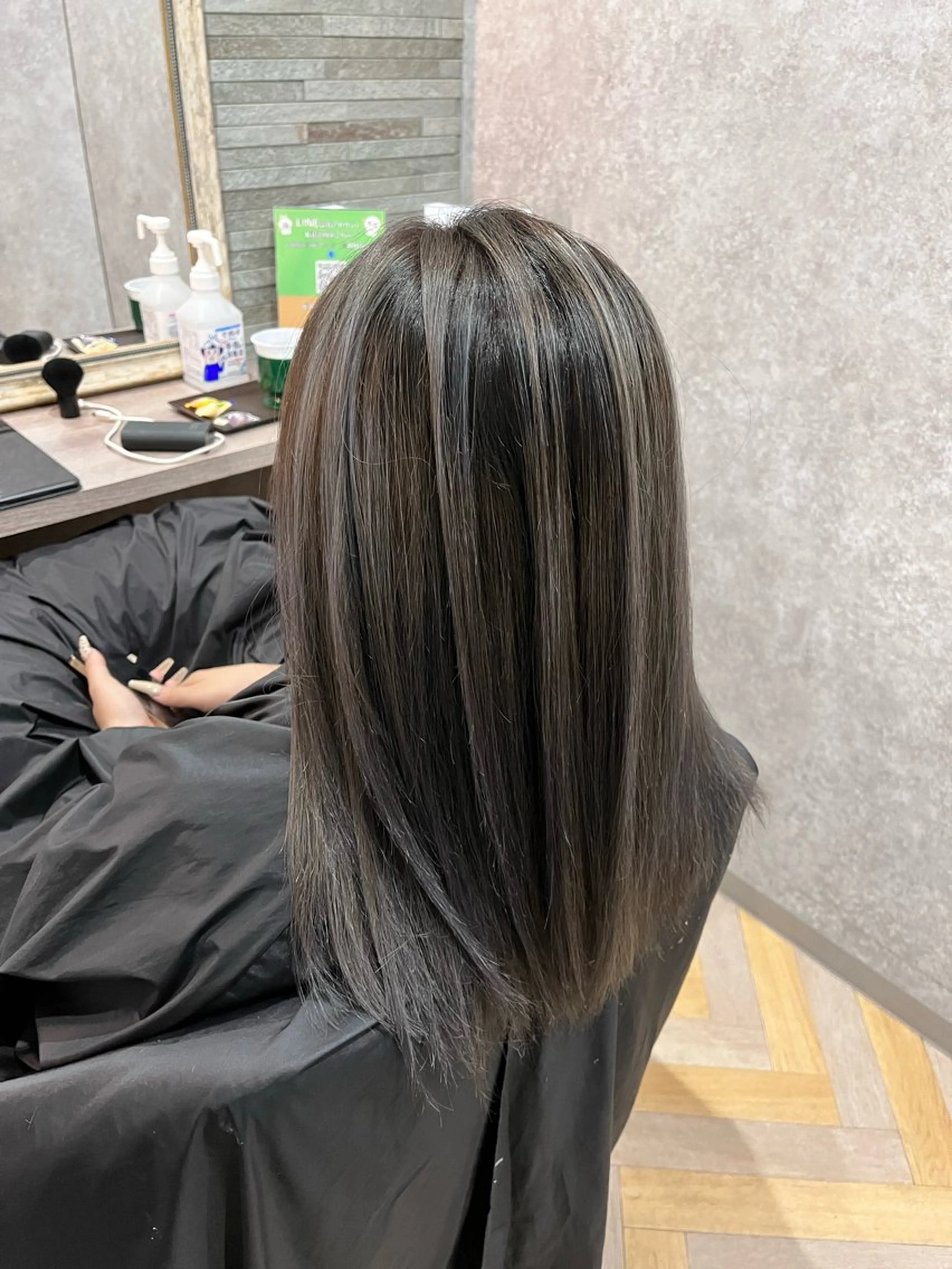 ロング カラー バレイヤージュ シルバー レイヤーカット カット ヘアカラー 西林麗雄4月 空きあります！のヘアスタイル