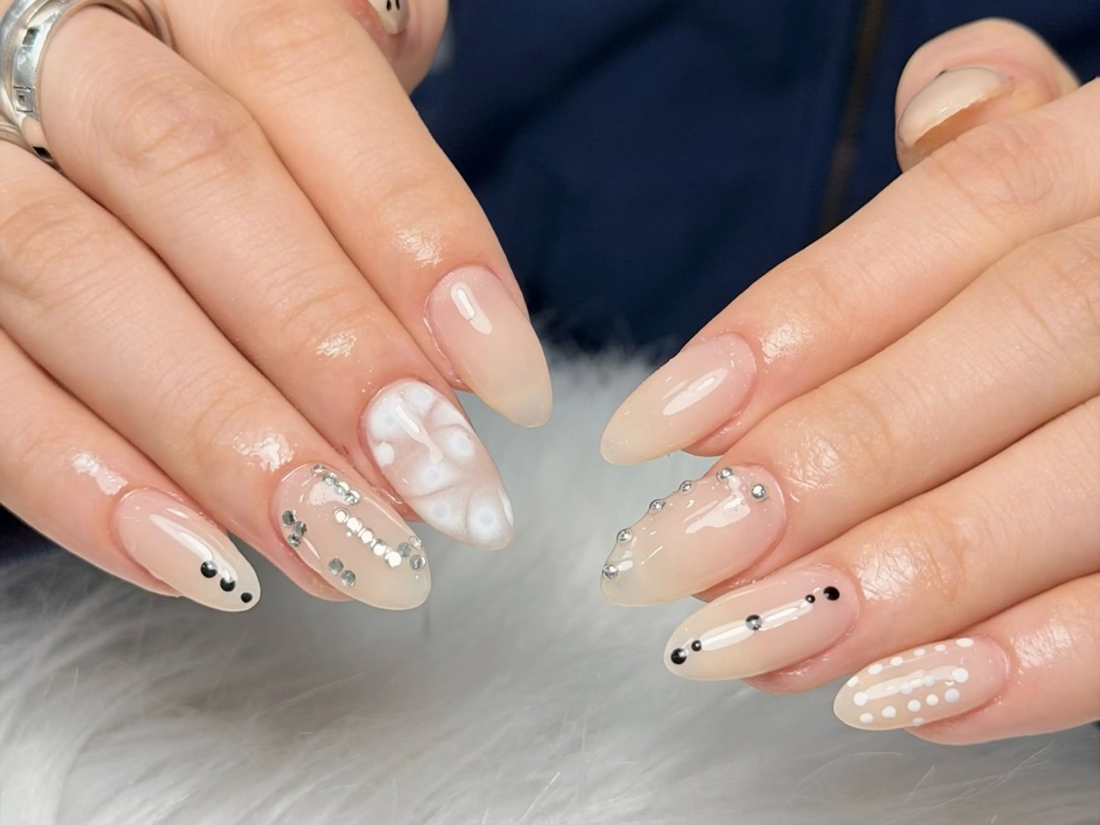 ネイル アートネイル オーロラネイル フレンチネイル ジェルネイル グラデーション ハンドネイル Luci Nailのネイルデザイン