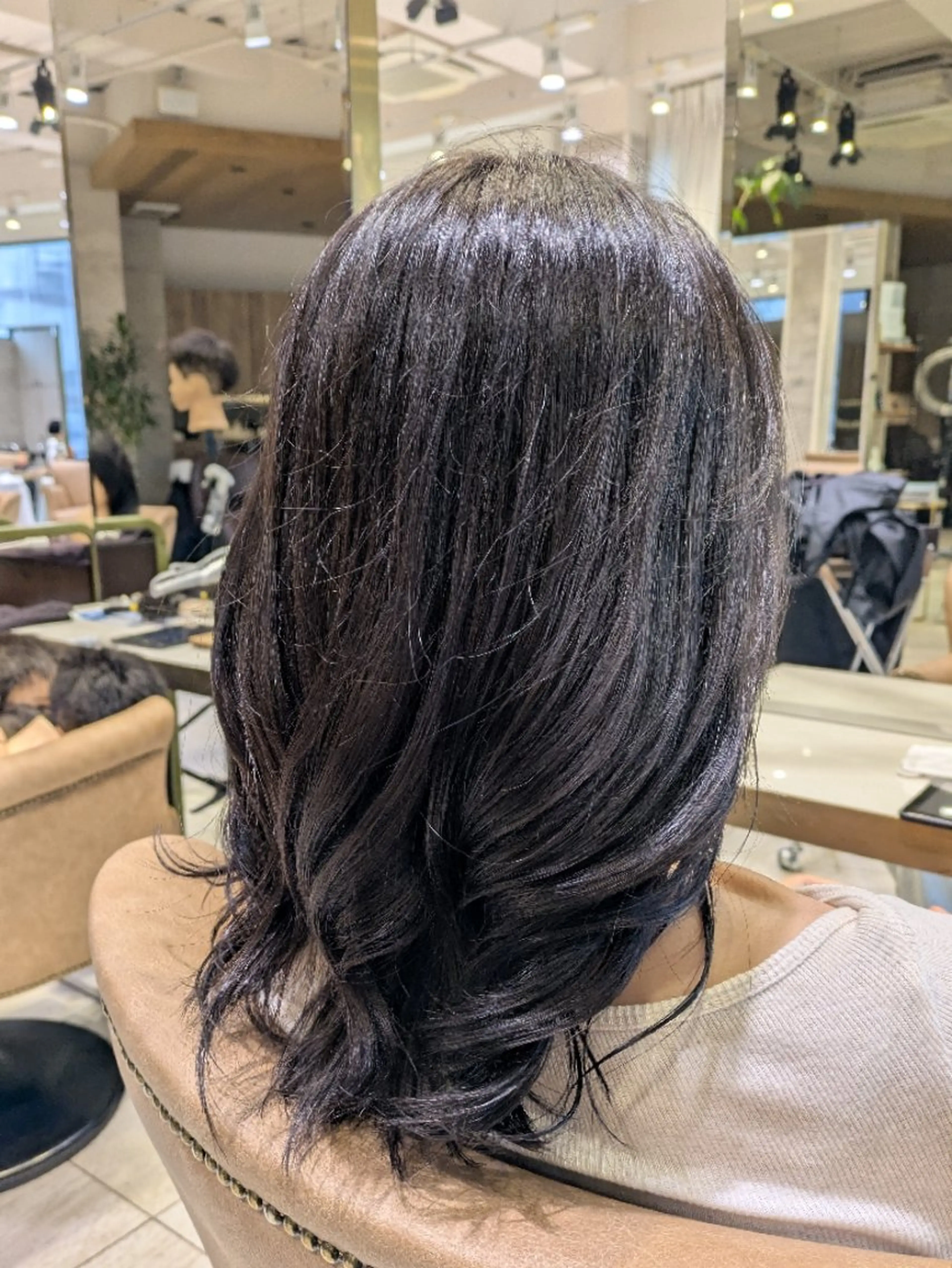 セミロング 山嵜 菜織のヘアスタイル