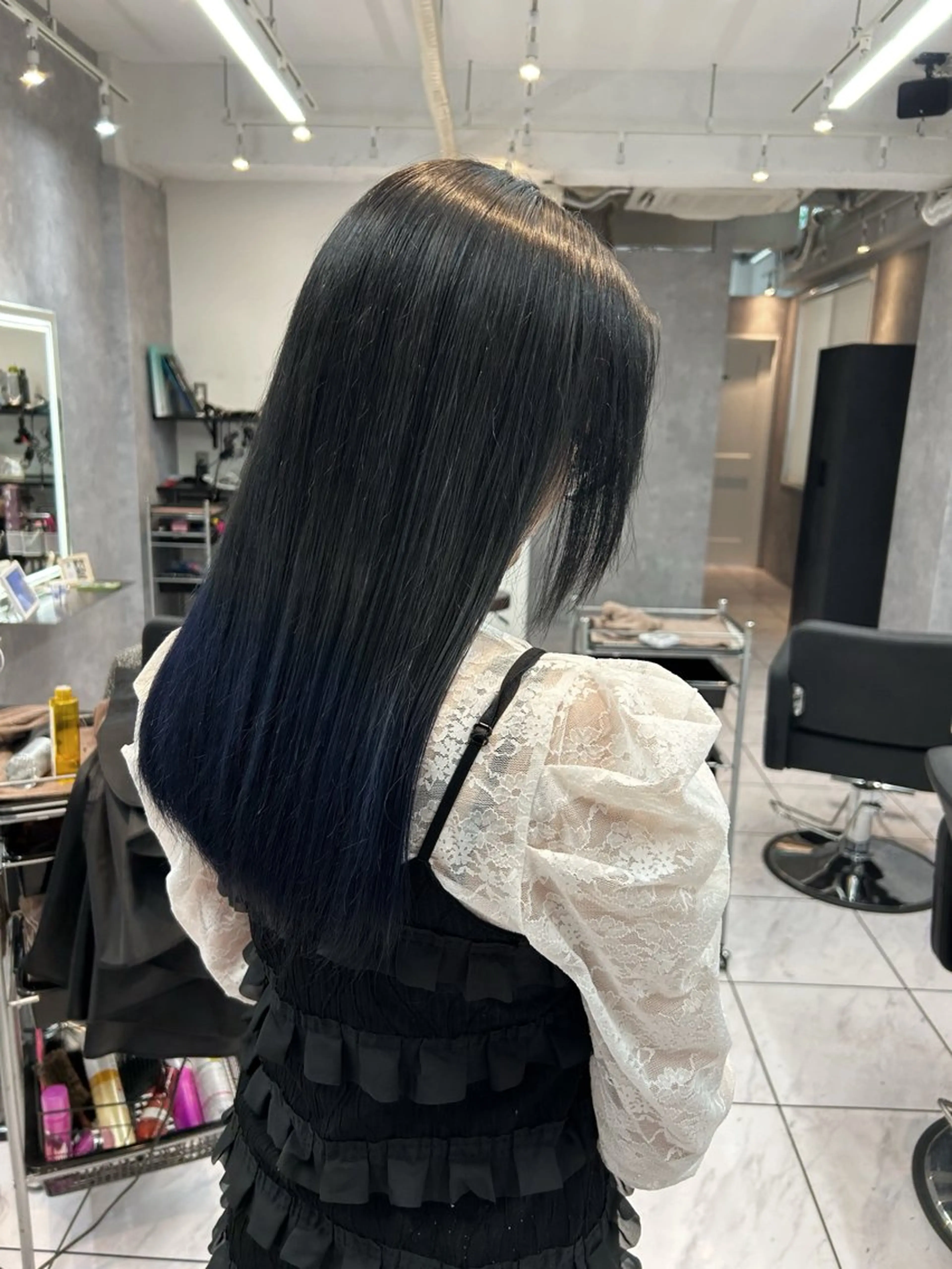 ロング カラー ブリーチ グラデーションカラー ネイビーカラー カット ヘアカラー _WHITE 天神店 YUMEKA🐻のヘアスタイル