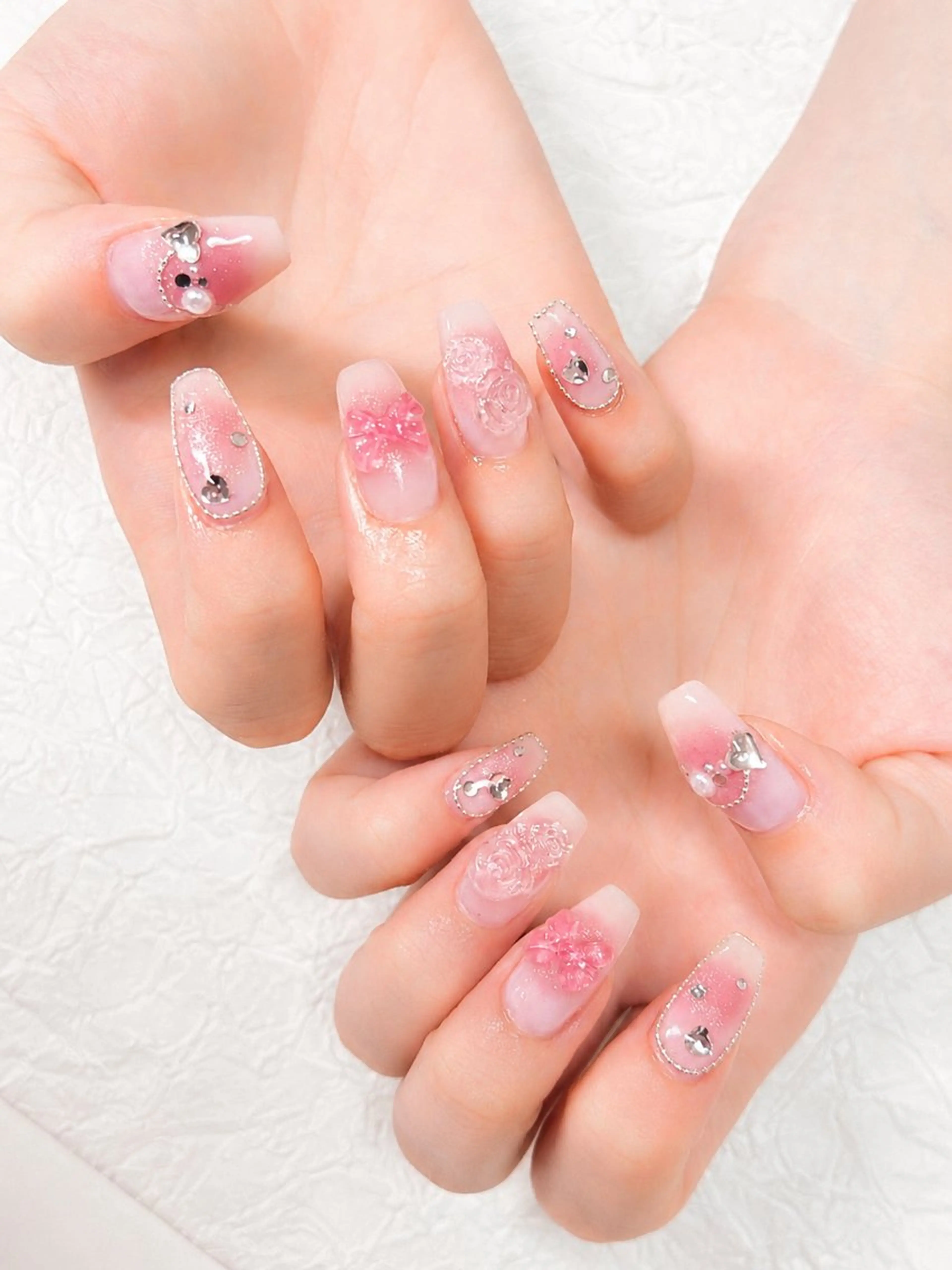 ネイル チークネイル フレンチネイル ガーリー グラデーション ハート nailist yuiのネイルデザイン