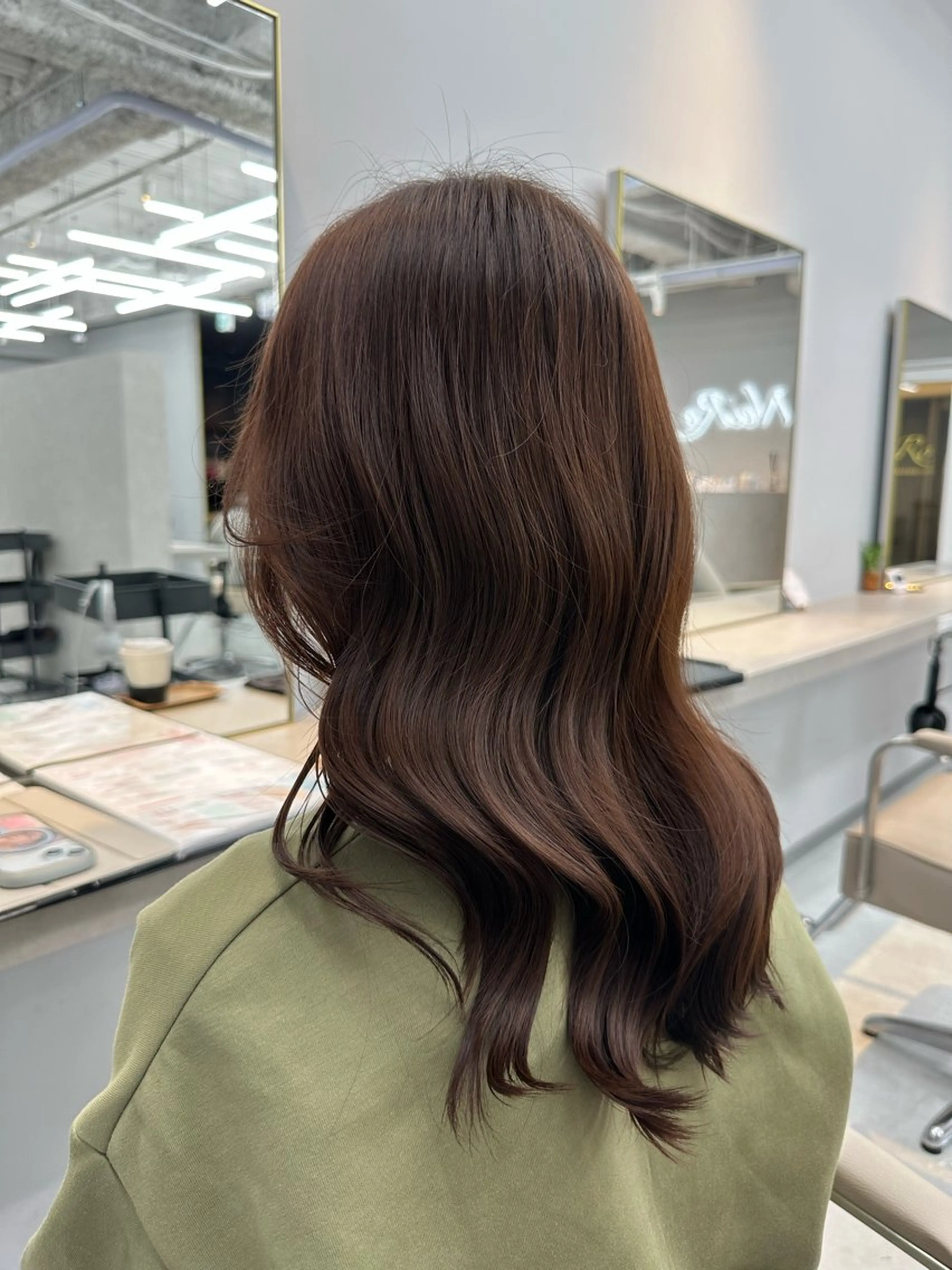 カラー 佐々木 玲のヘアスタイル