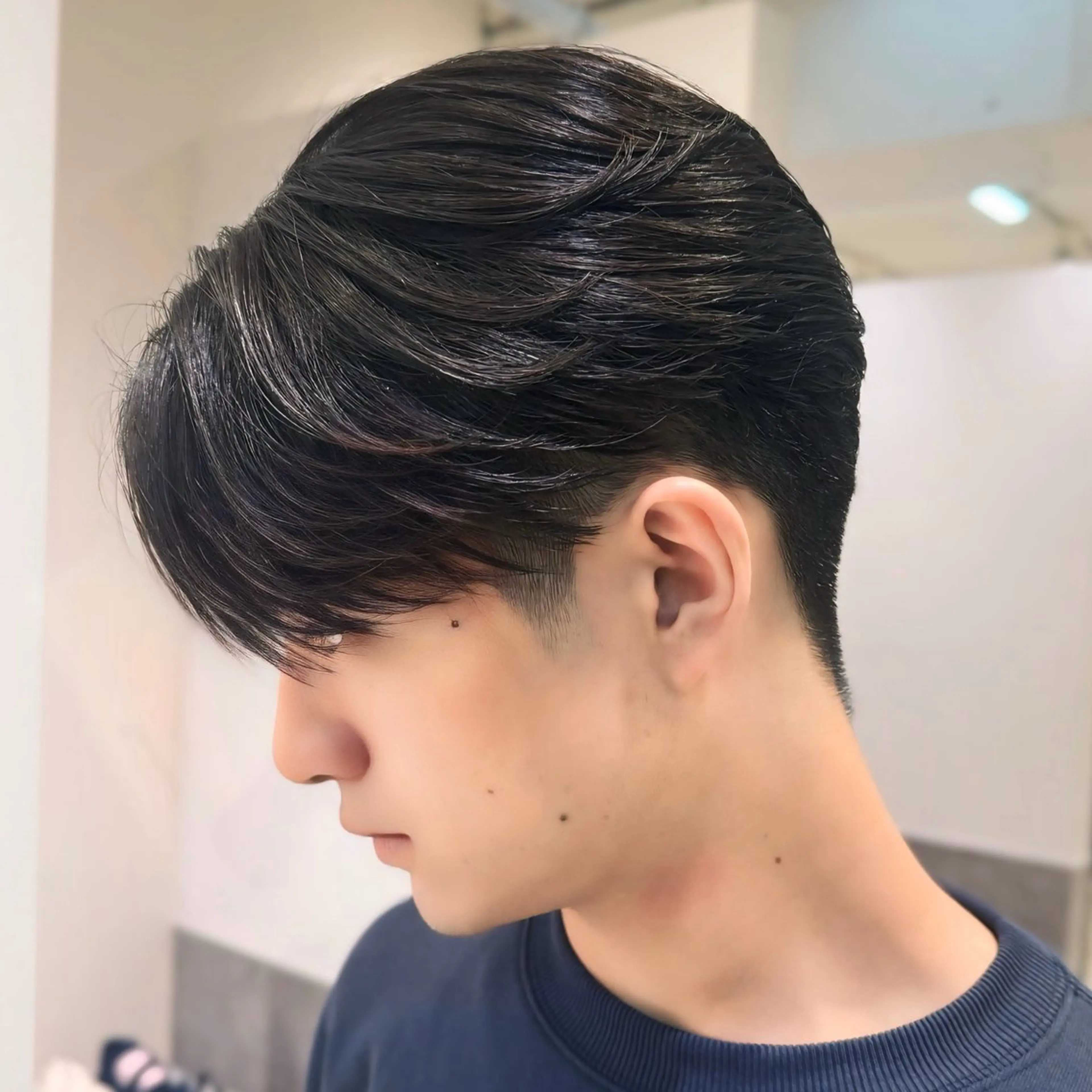 メンズ センターパート ダウンパーマ フェザーパーマ メンズ韓国風 マッシュ カット 縮毛矯正 センターパート特化/ メンズカット/ヒロキのヘアスタイル