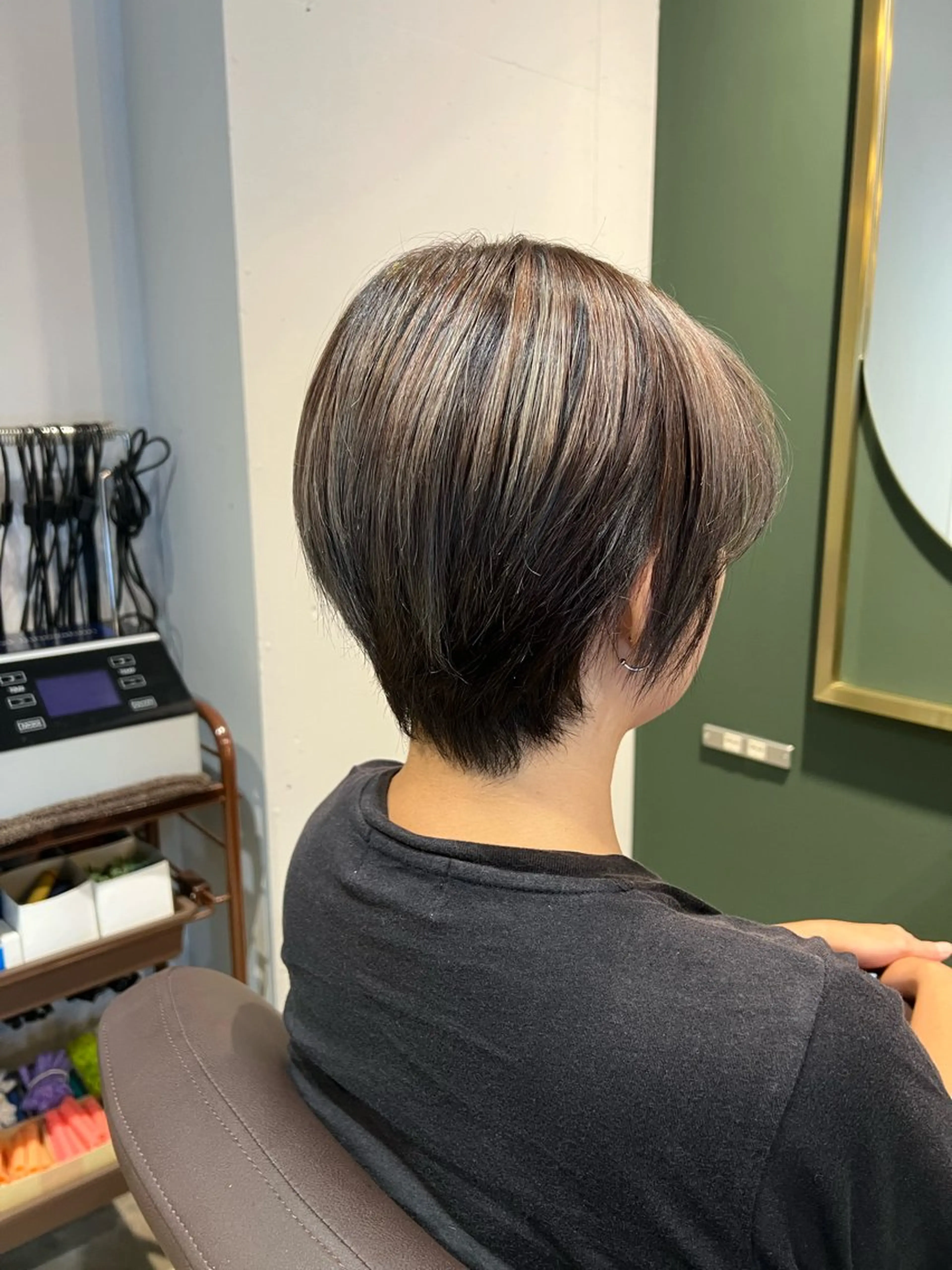 ショート カラー ハイライトカラー ハイライト ヘアカラー トリートメント ヘッドスパ カラースペシャリスト しょう🧑🏼‍🎨のヘアスタイル