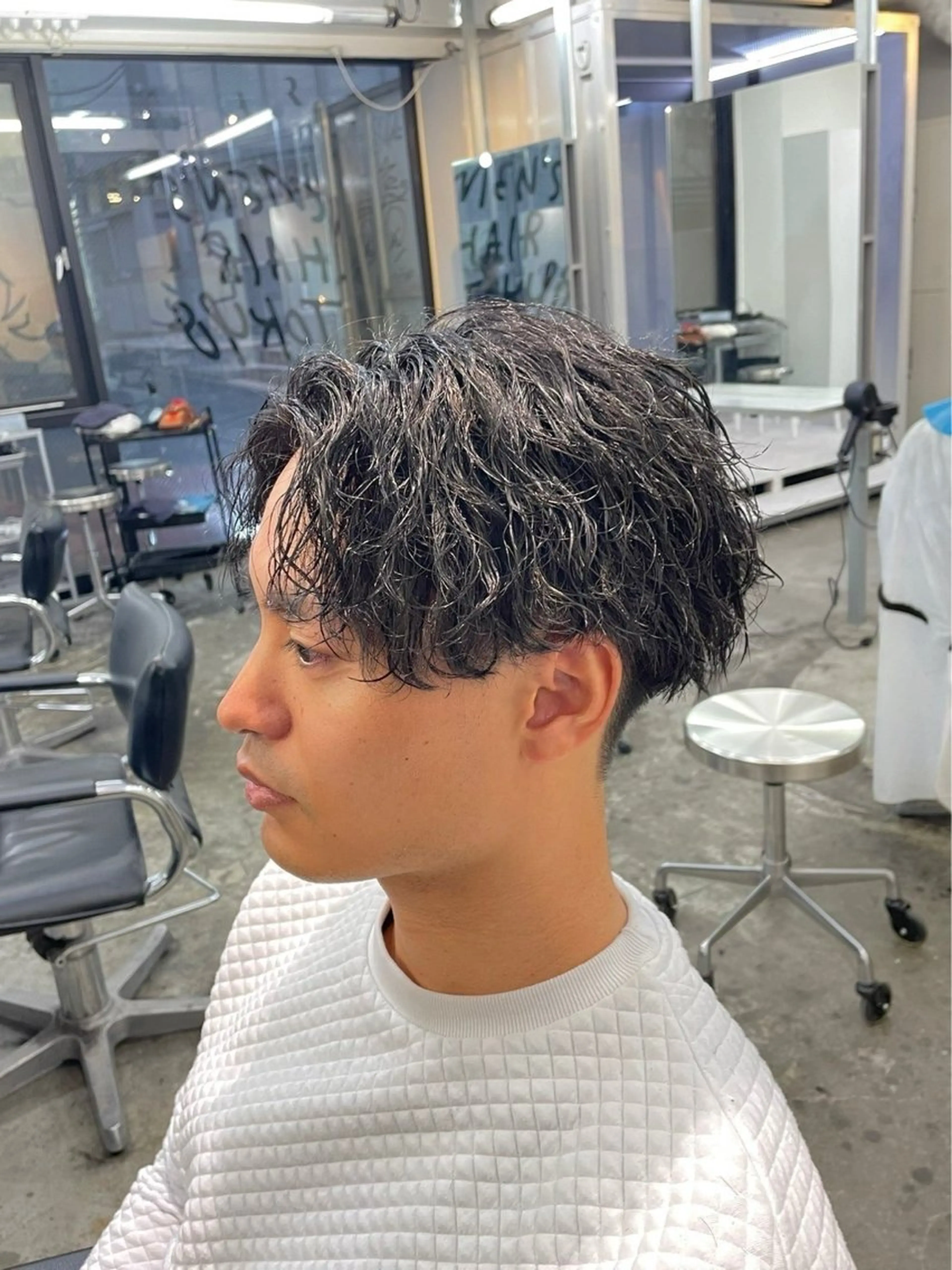メンズ ダブルカラー寒色系 ボリューム改善ハヤトのヘアスタイル