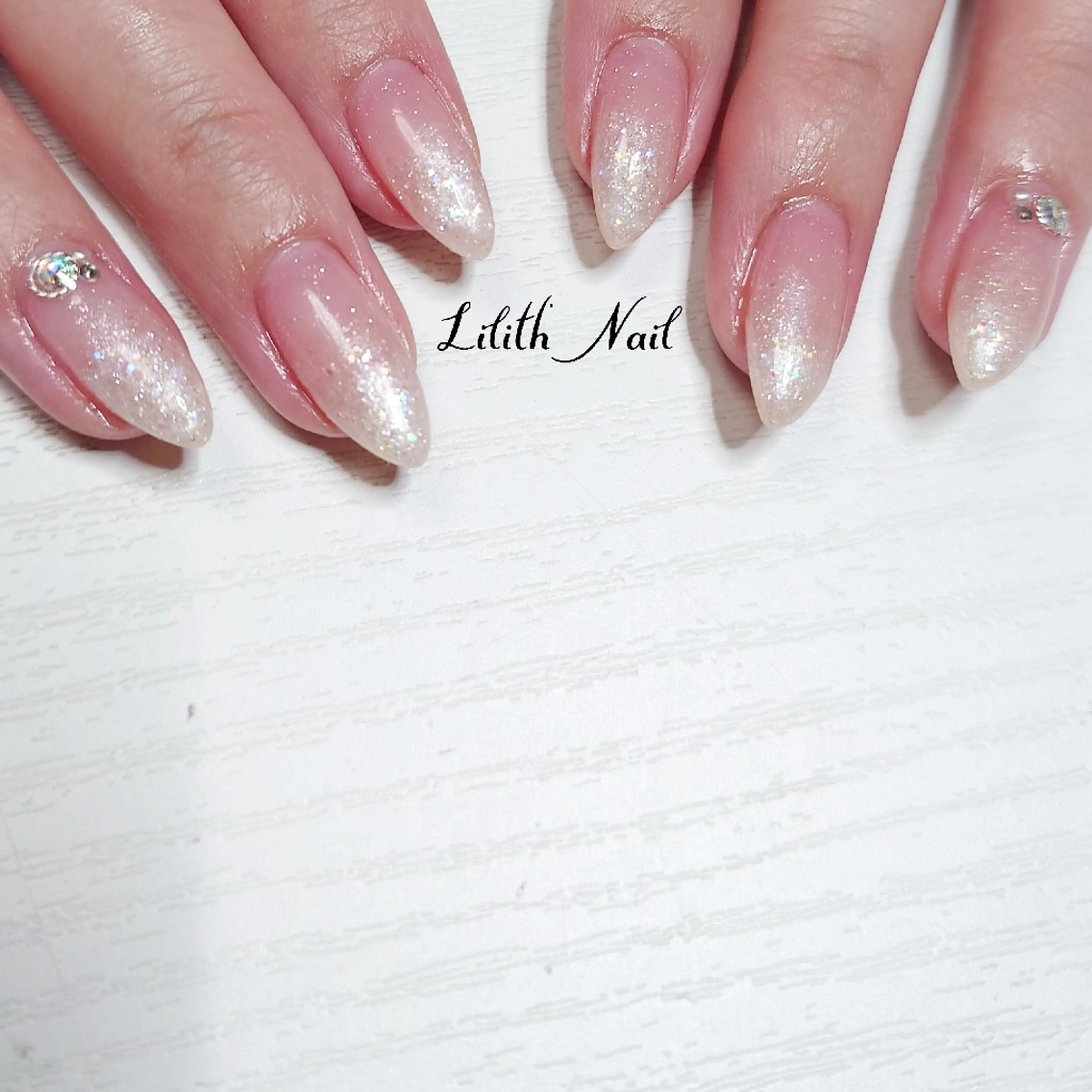 ネイル ストーンネイル ハンドネイル Lilith Nailのネイルデザイン