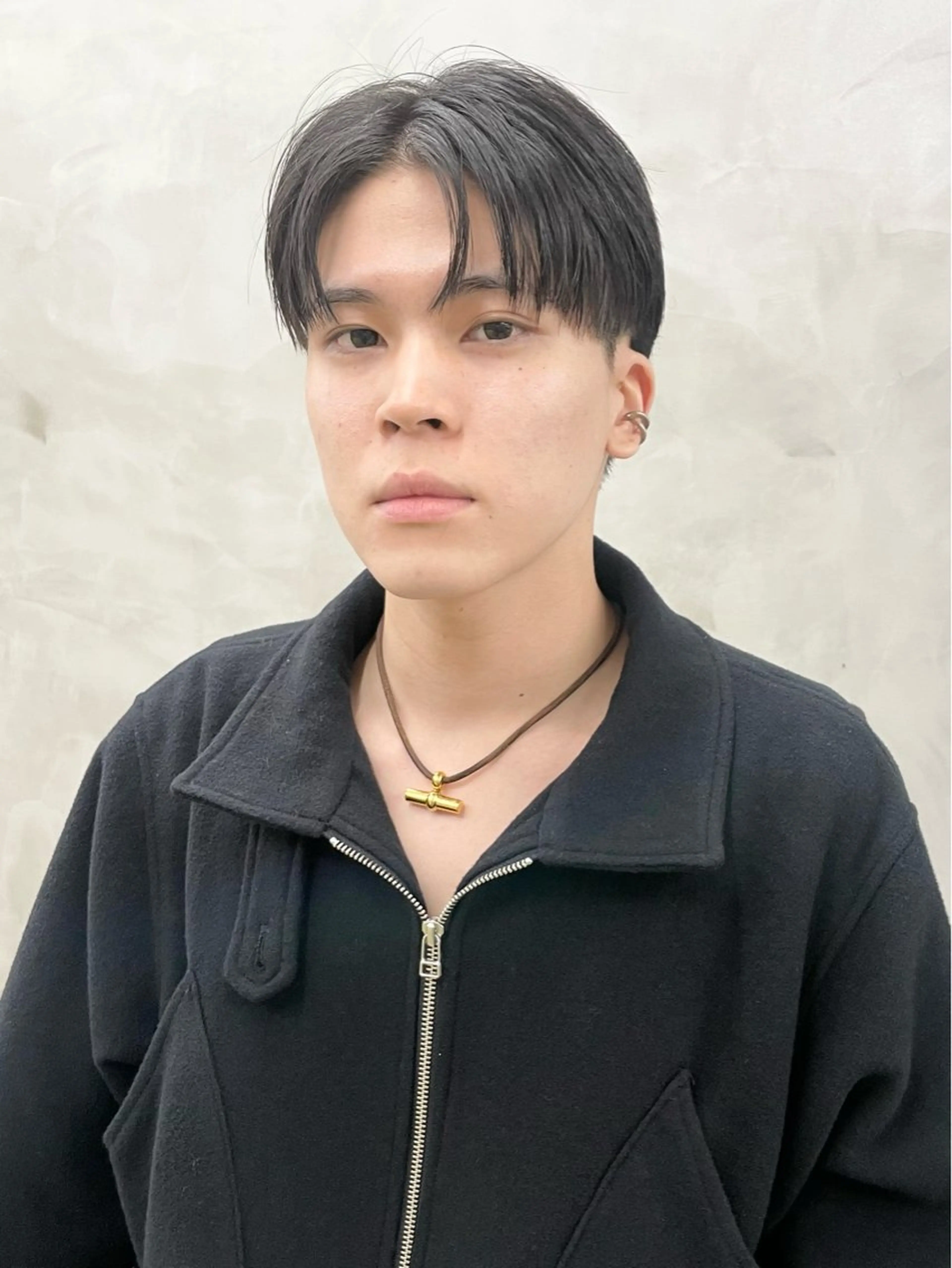 ショート メンズ メンズブリーチ センターパート メンズハイライト メンズハイトーン メンズインナーカラー カット トリートメント スパイラルパーマ 🌐hina⭐️のヘアスタイル