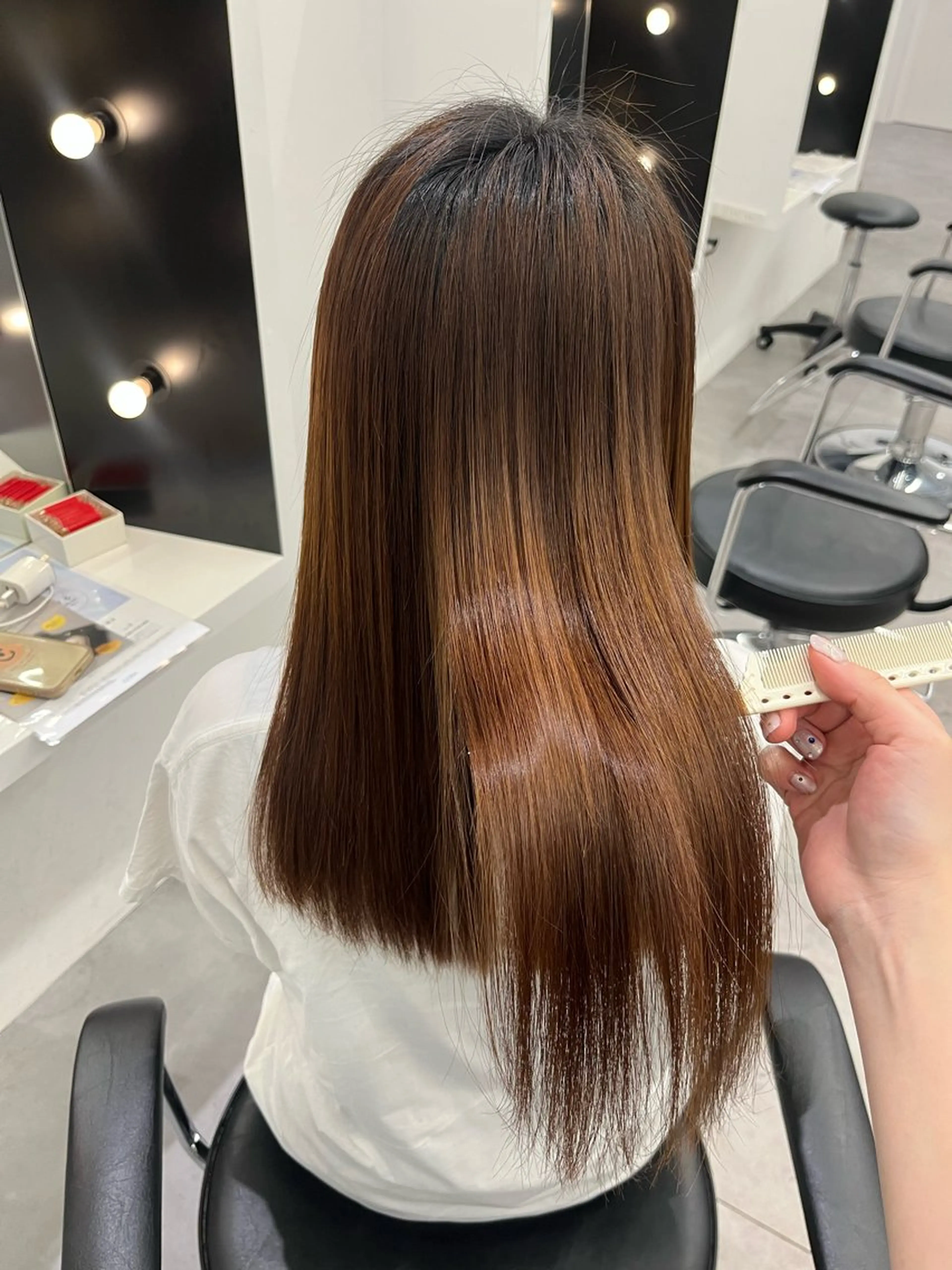 セミロング HONOKA/ ハイトーン艶カラーのヘアスタイル