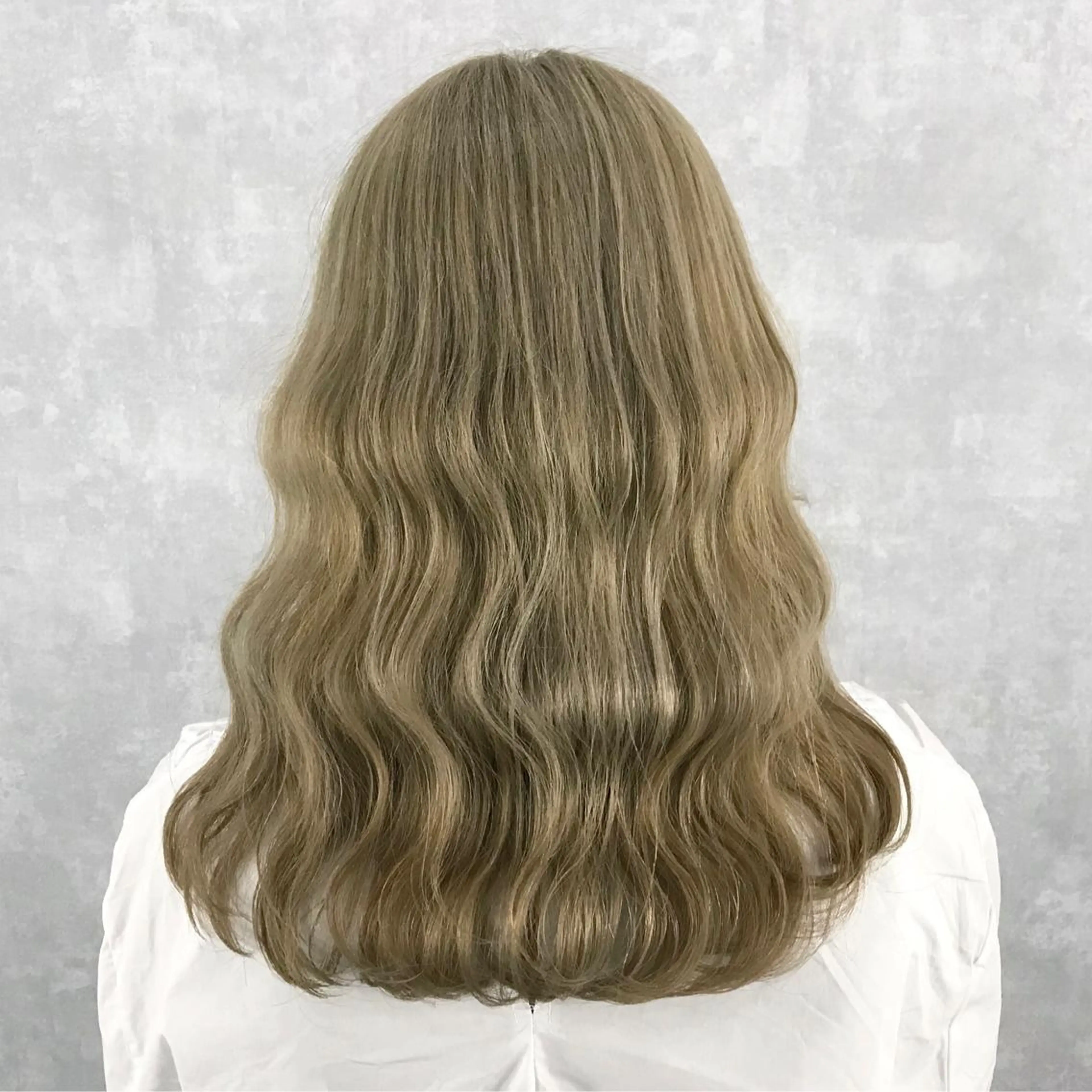 セミロング カラー アッシュ ベージュカラー ブリーチ K-POP好き美容師 🇰🇷Kai.Yのヘアスタイル