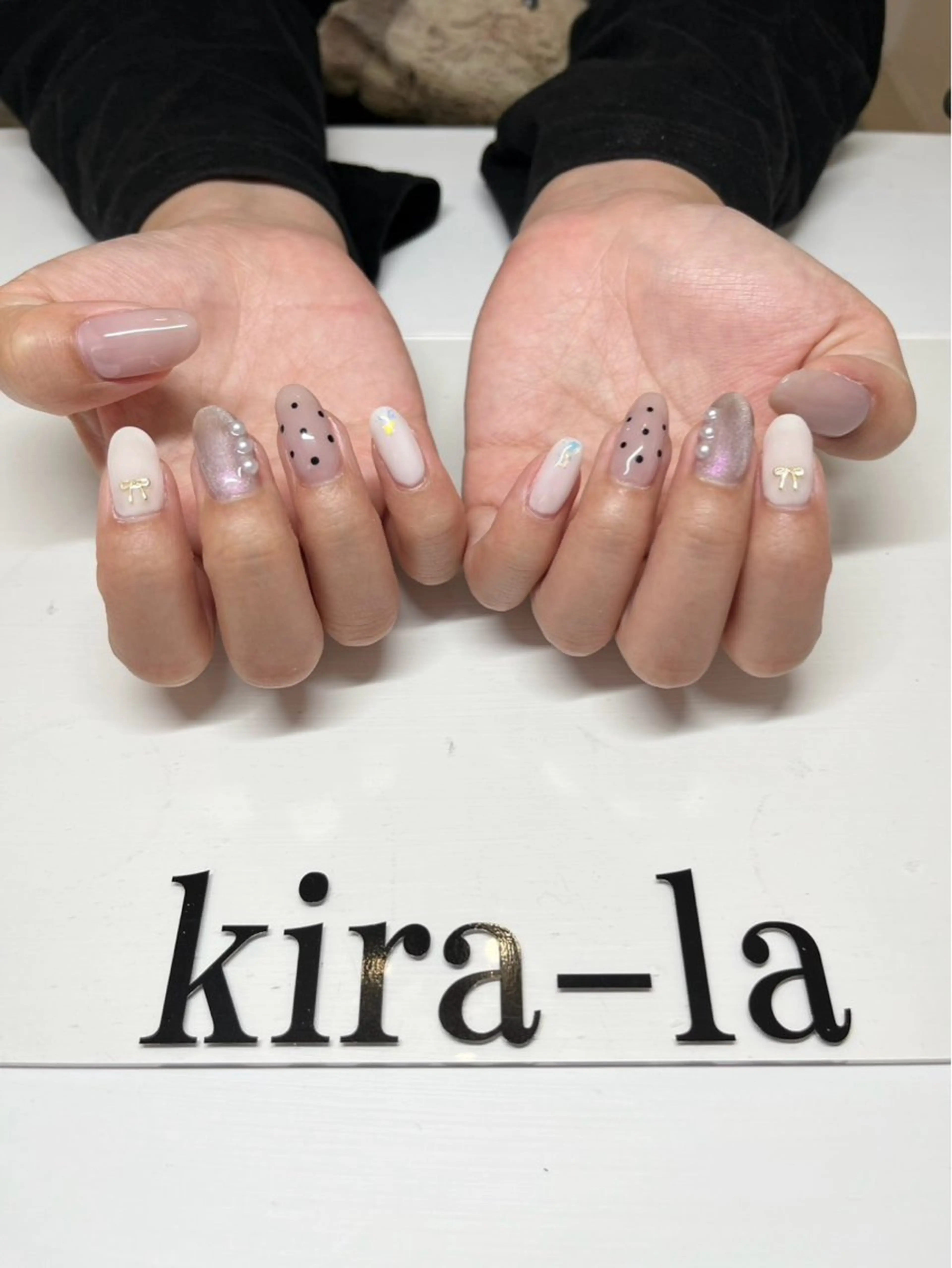 ネイル ドット ガーリー キラキラネイル マグネットネイル リボン kira-la キララ･:*..のネイルデザイン