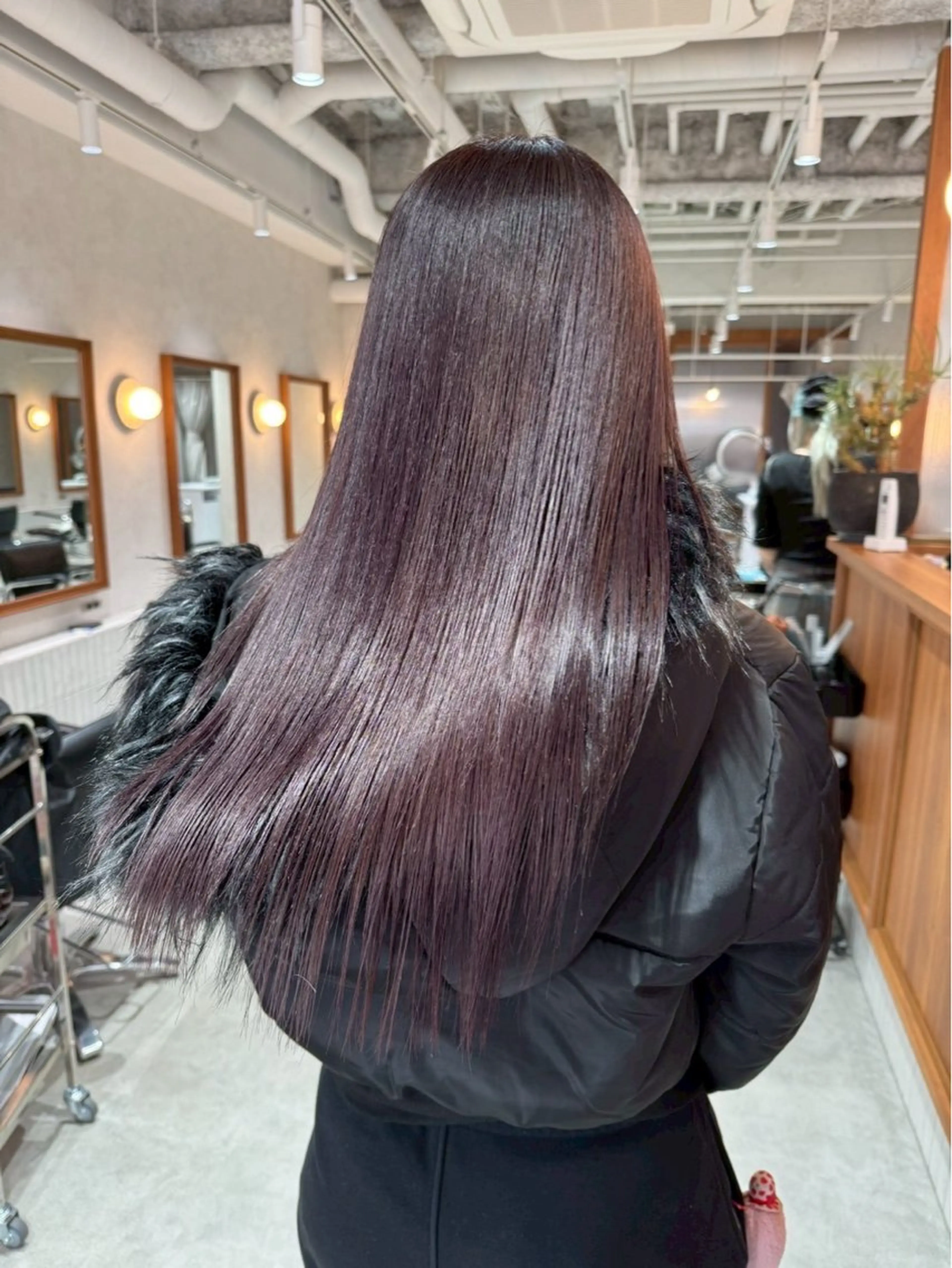 ロング カラー ZEST Ivy/ シュウのヘアスタイル