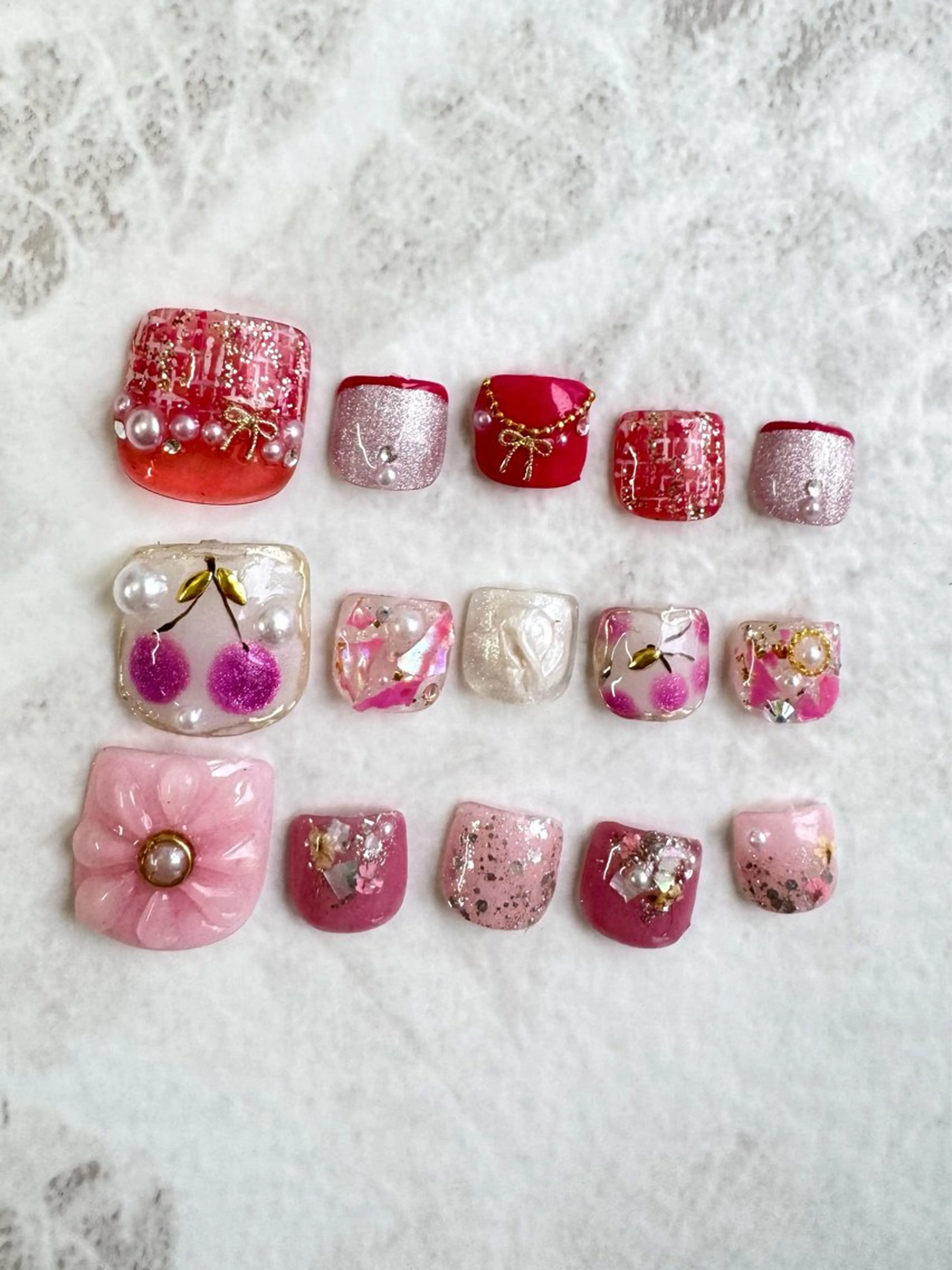 ネイル フットネイル ガーリー フットネイル LUCAS 千葉 AOI💅🏾💕のネイルデザイン