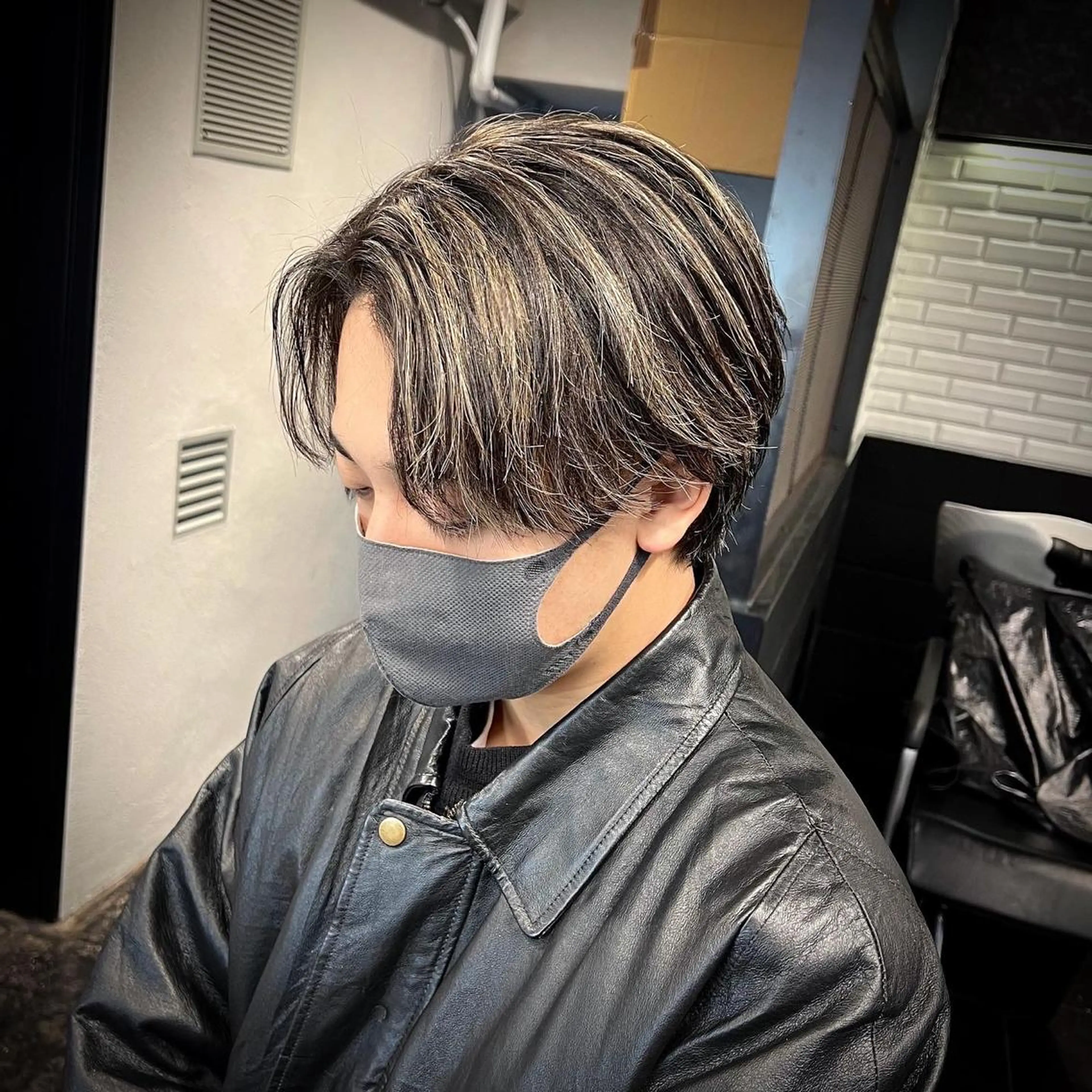 メンズ センターパート メンズハイライト メンズメッシュ カット ヘアカラー トリートメント メンズ特化/パーマ/ メッシュ/竜成のヘアスタイル