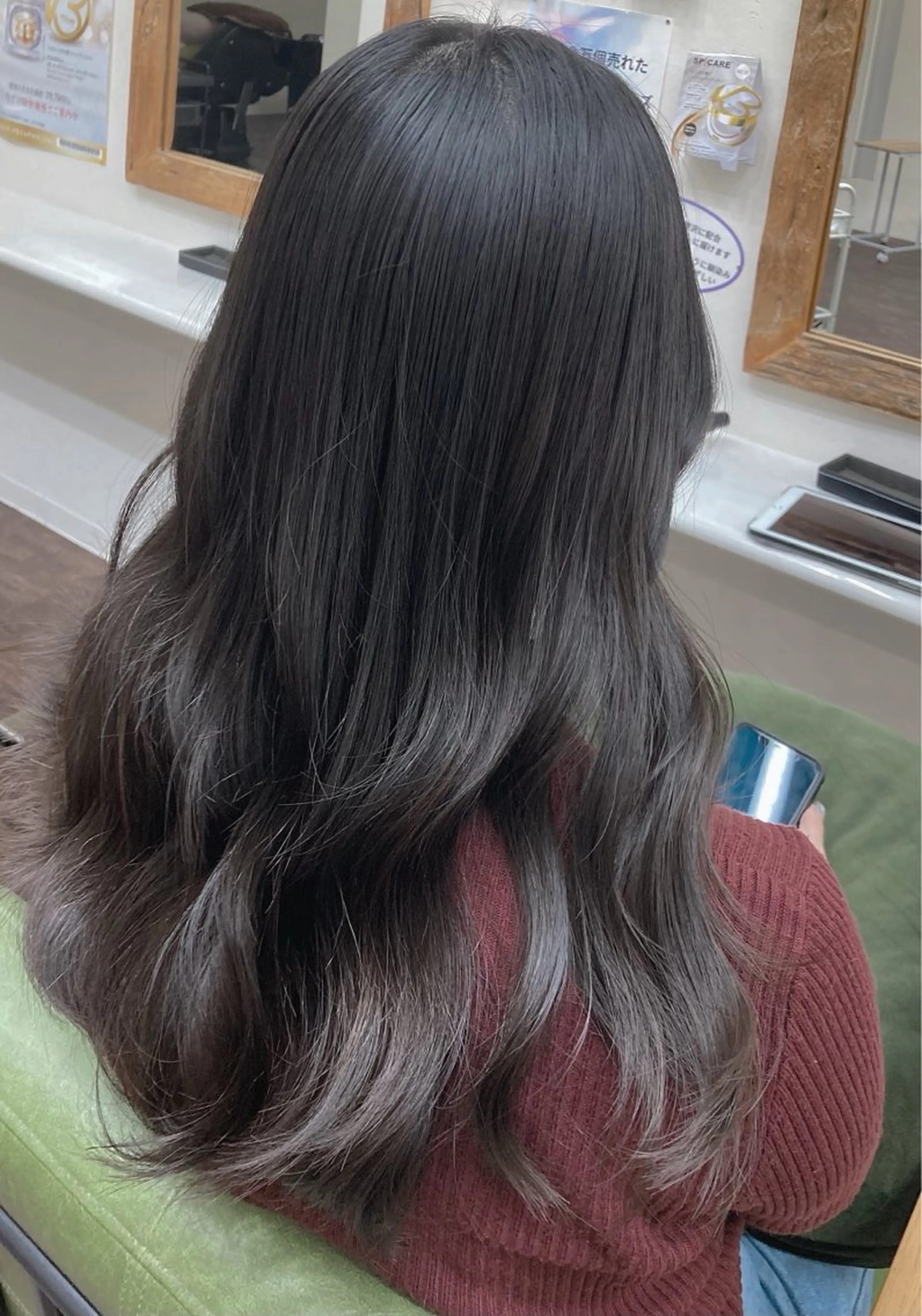 セミロング 岡田 美妃のヘアスタイル