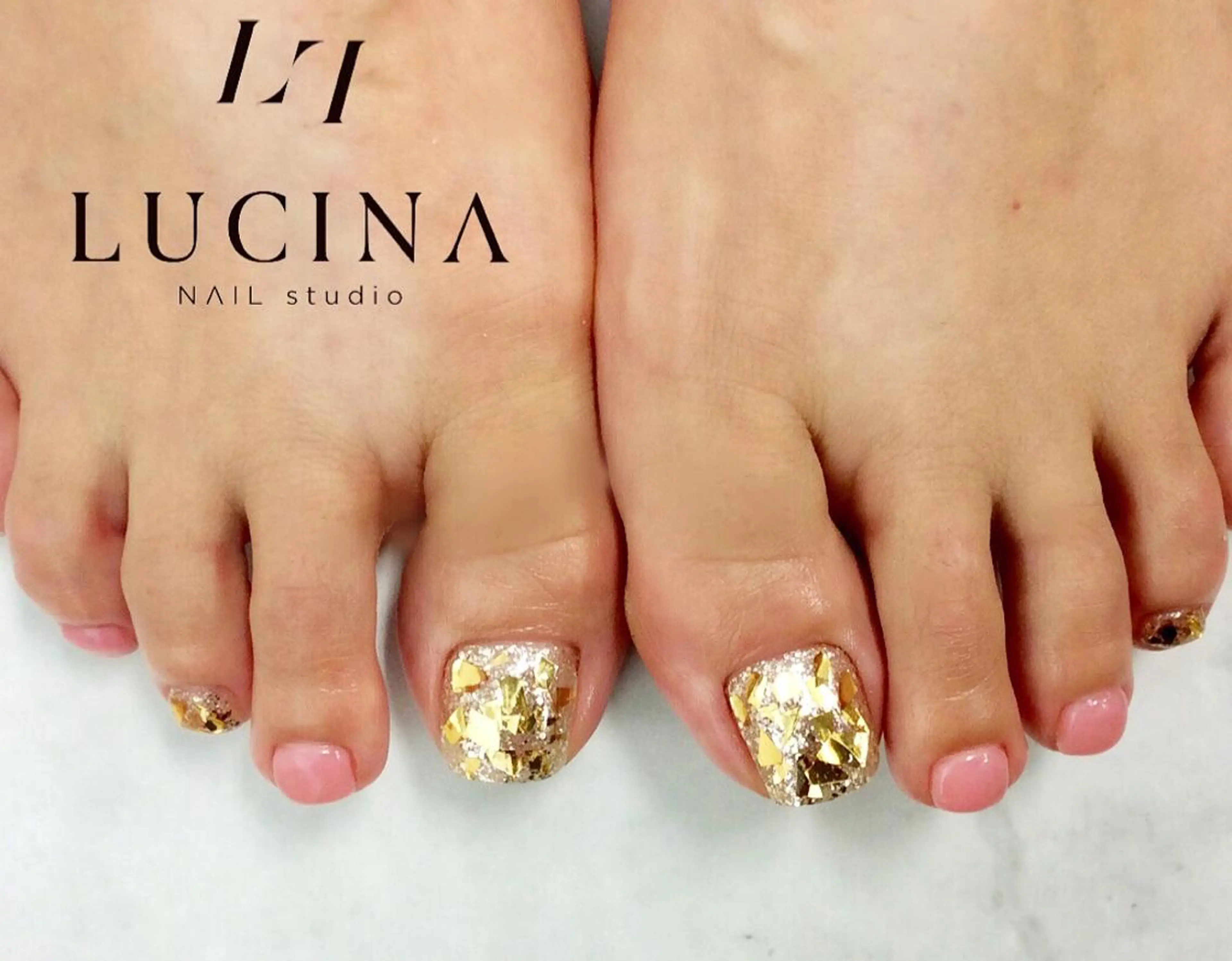 ネイル ホログラムネイル 新橋 ルキナ スタッフのネイルデザイン