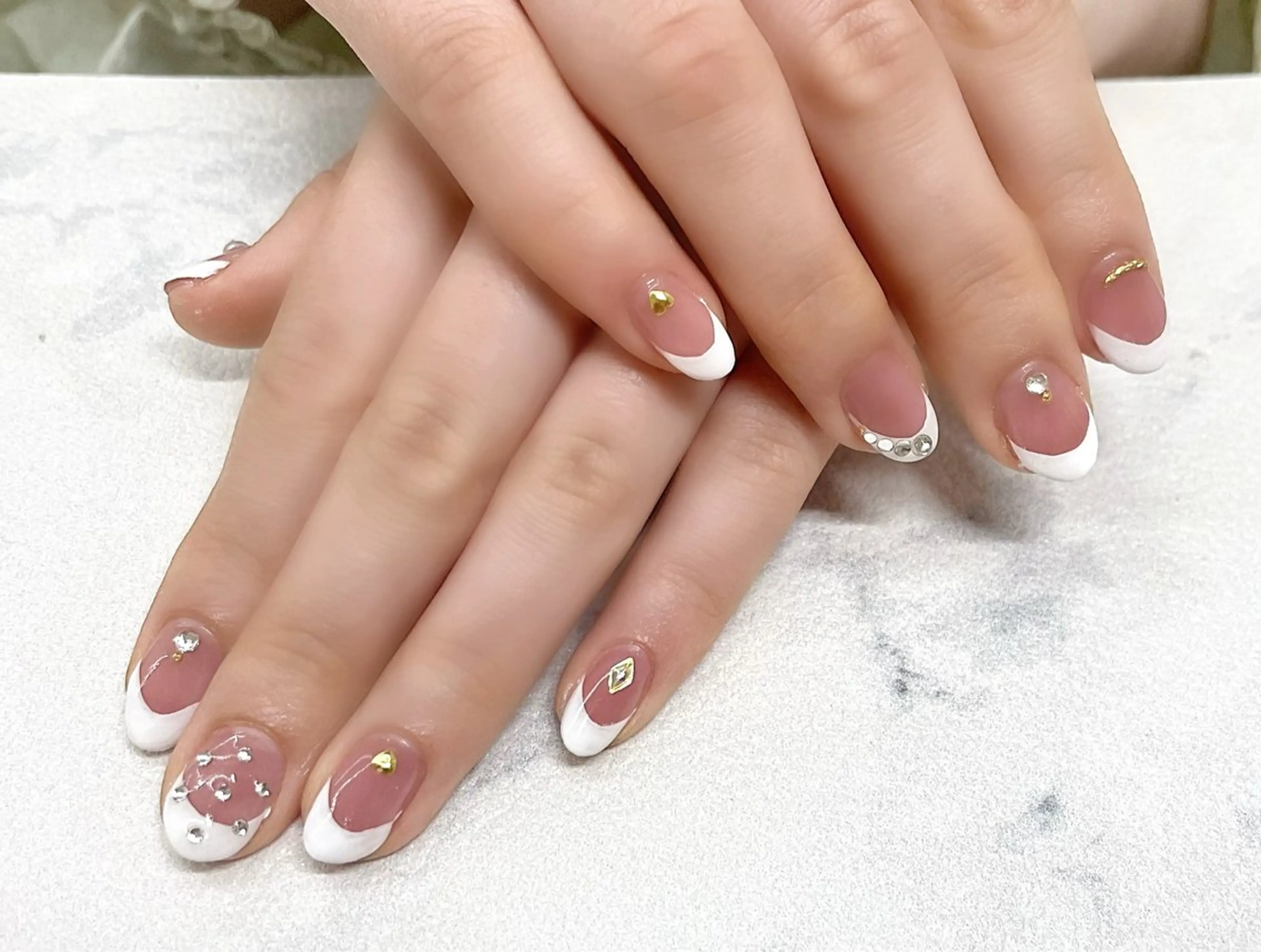 ネイル AYA Reginaのネイルデザイン