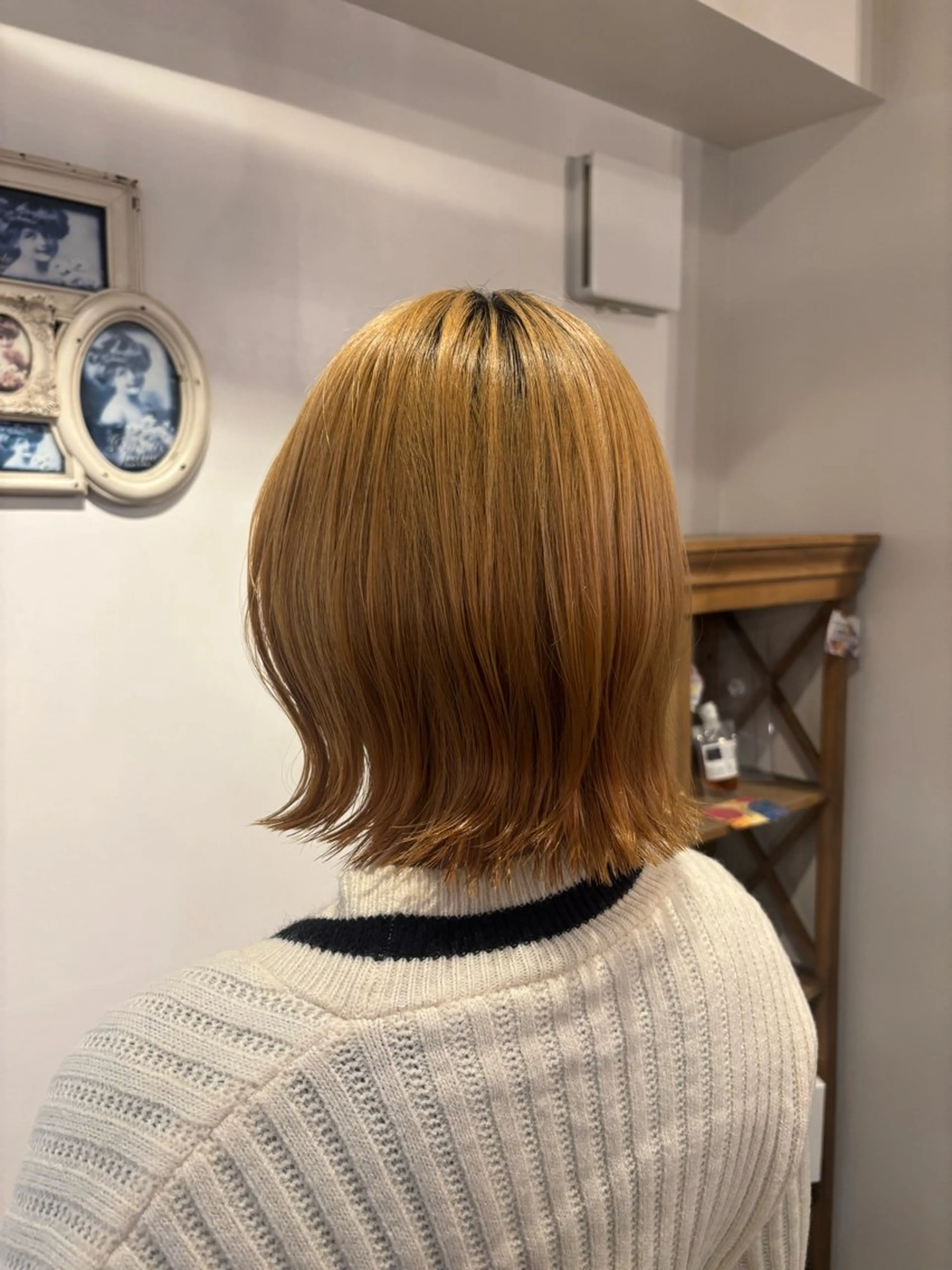 ショート ボブ 外ハネヘア カット レイヤーカット /momocaのヘアスタイル