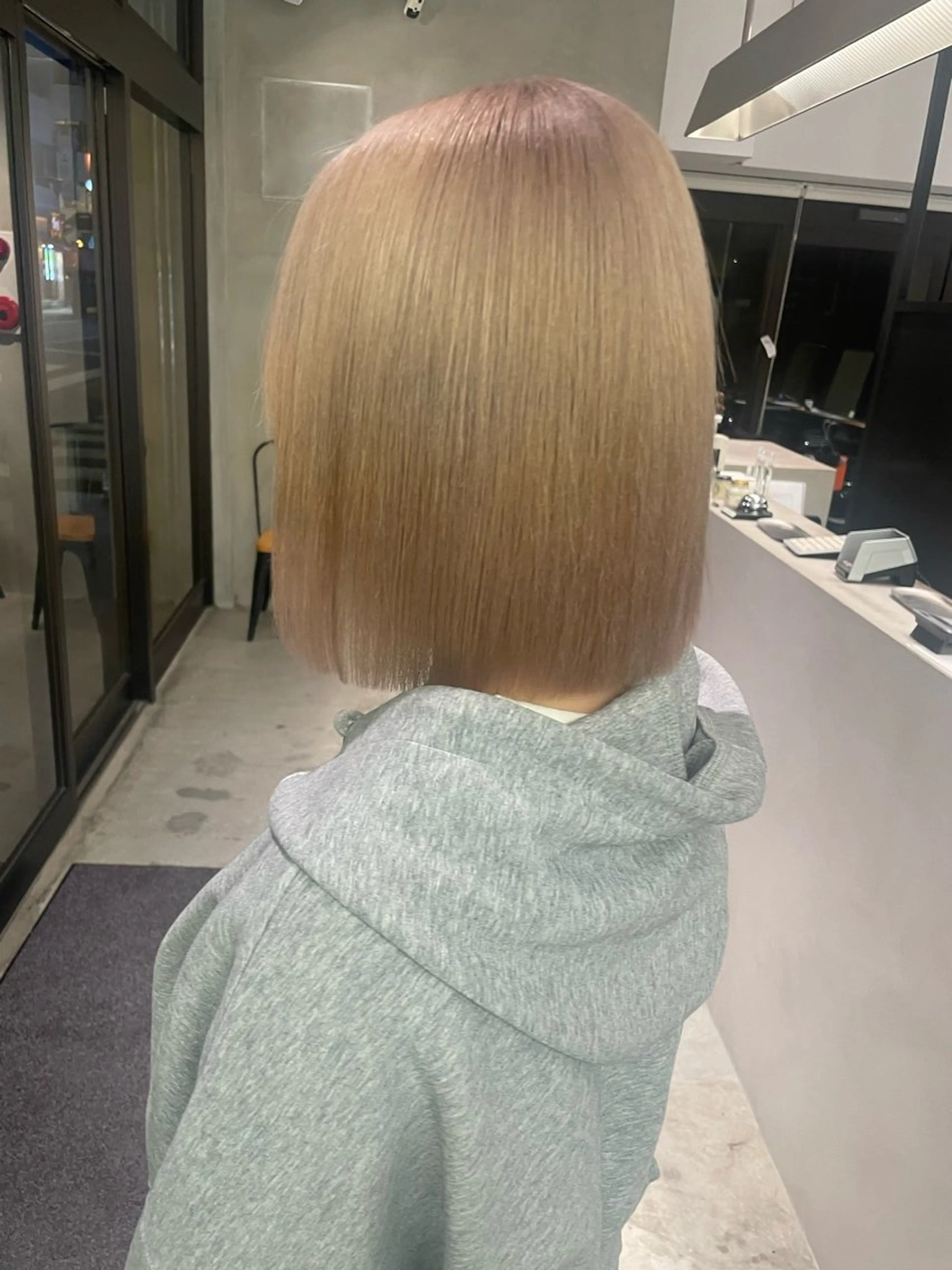 ショート カラー ベージュカラー ブリーチ ミルクティーベージュ 冨岡 祐太郎✂️のヘアスタイル
