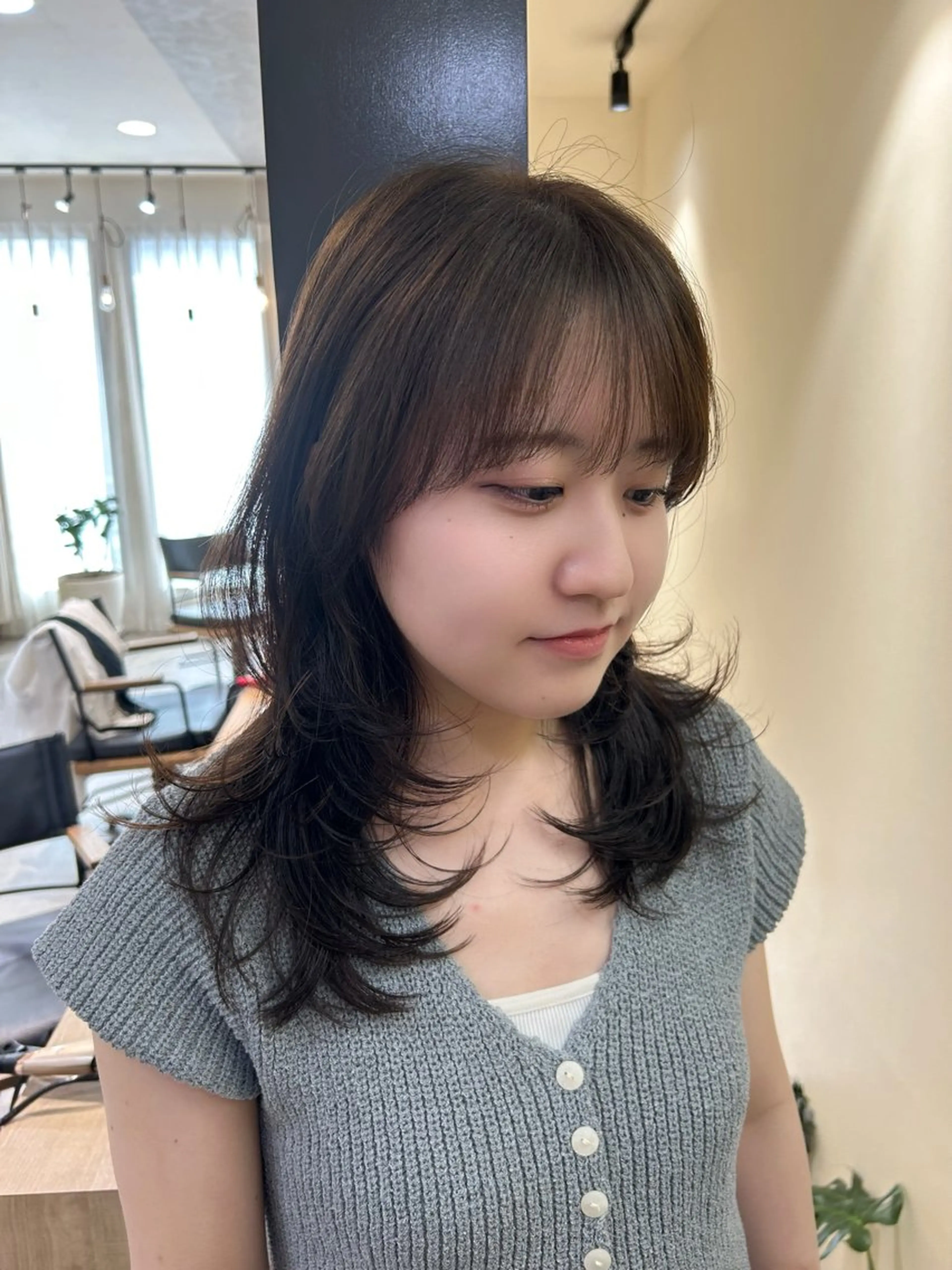 セミロング カラー レイヤーカット カット ヘアカラー トリートメント hub hair レイヤー/透明感のヘアスタイル