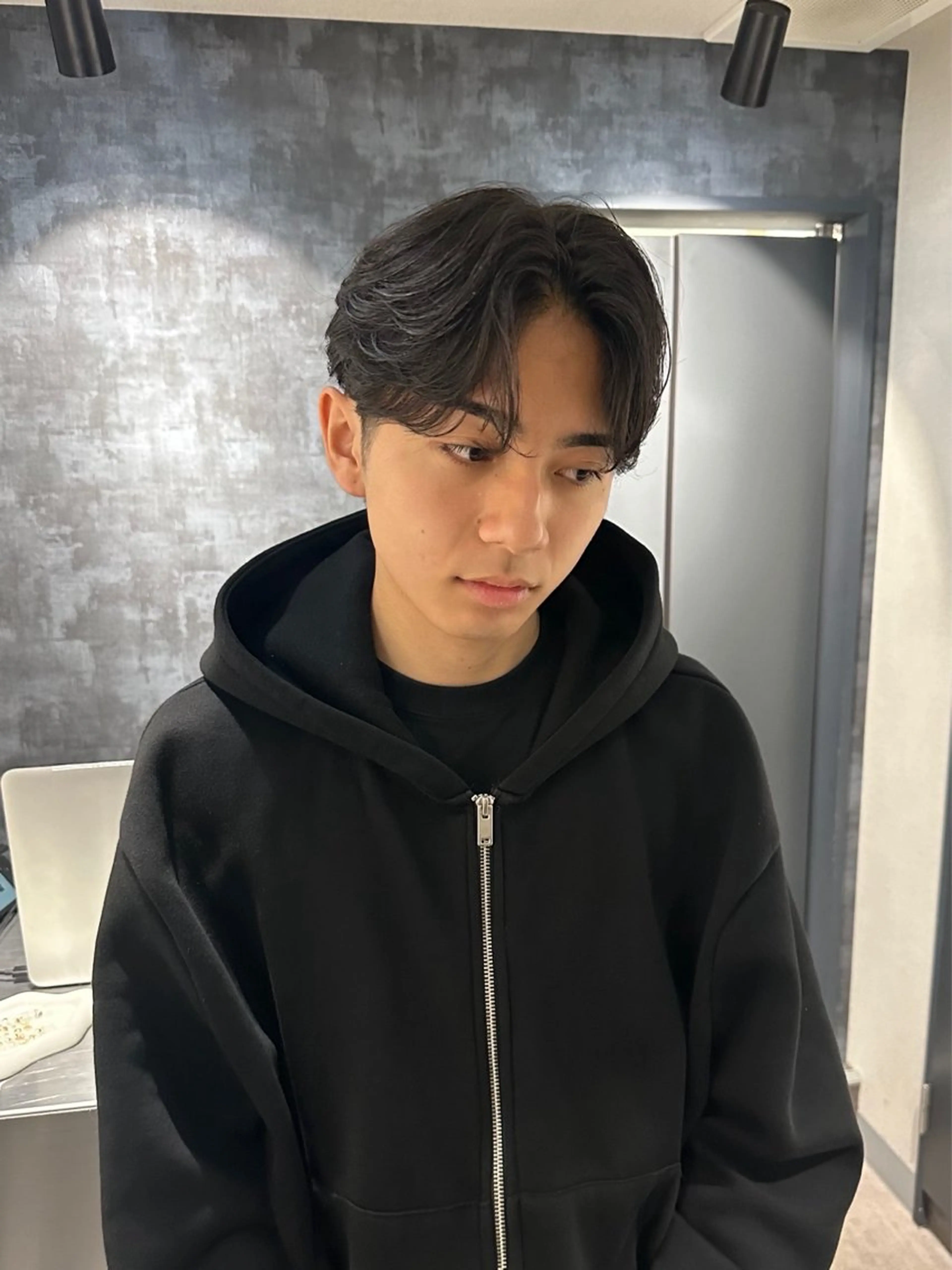 ミディアム パーマ メンズ カット パーマ 💈原宿指名No.1 センターパート💈のヘアスタイル