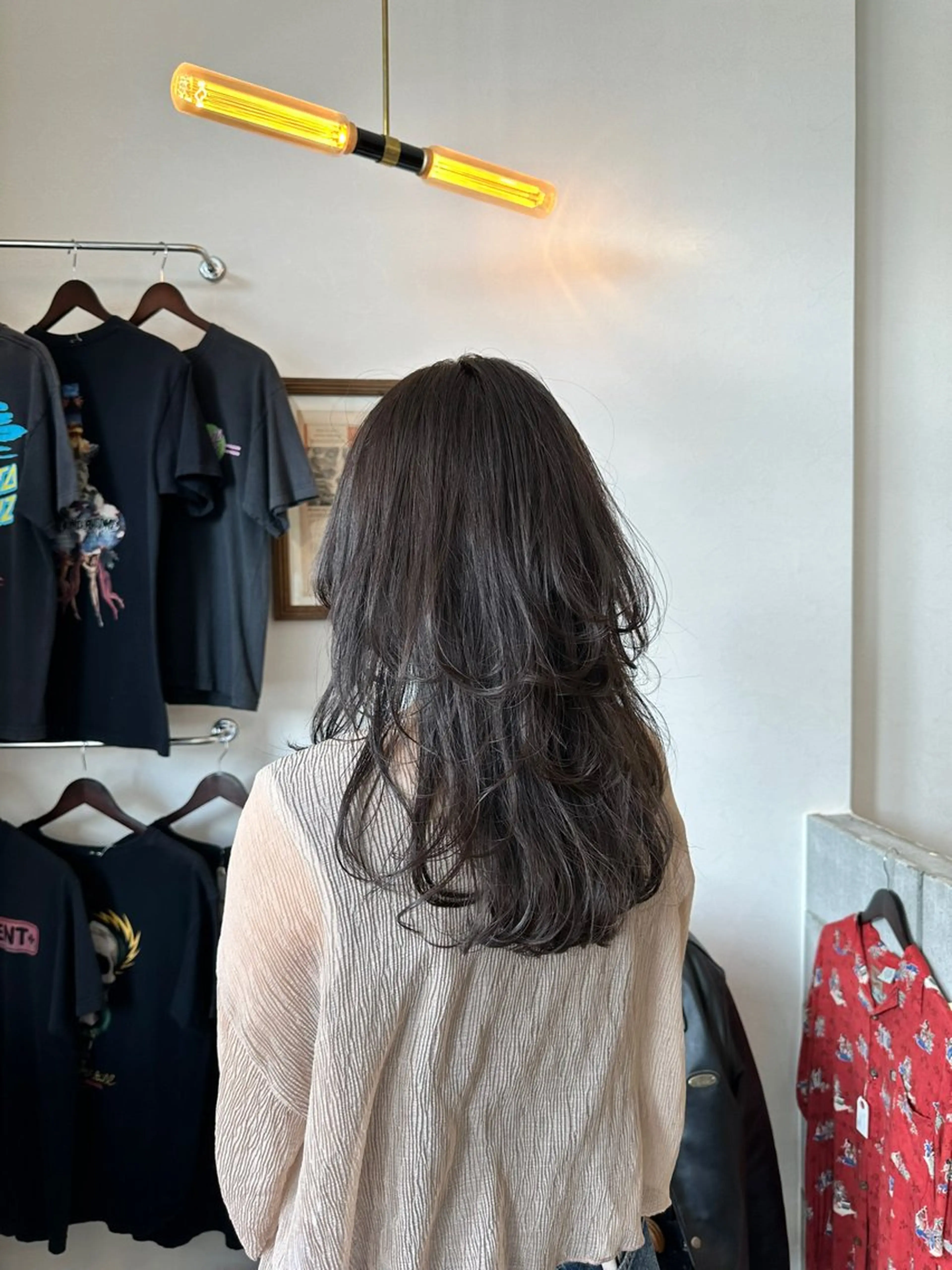 ロング カラー ロング ウルフカット 岩村 夏姫のヘアスタイル