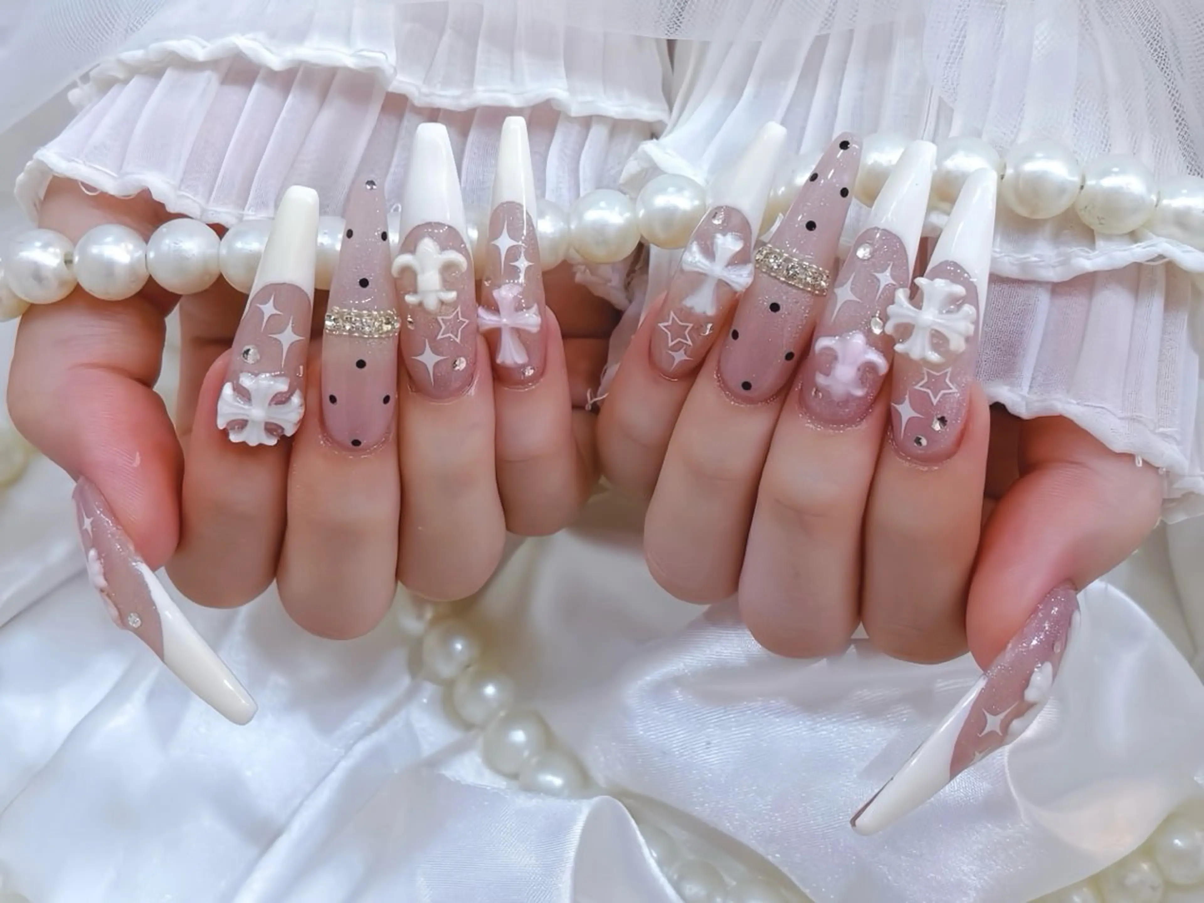 ネイル オーロラネイル チークネイル 桜ネイル クリアネイル ドット ハンドネイル Rin Nail 新大久保店のネイルデザイン