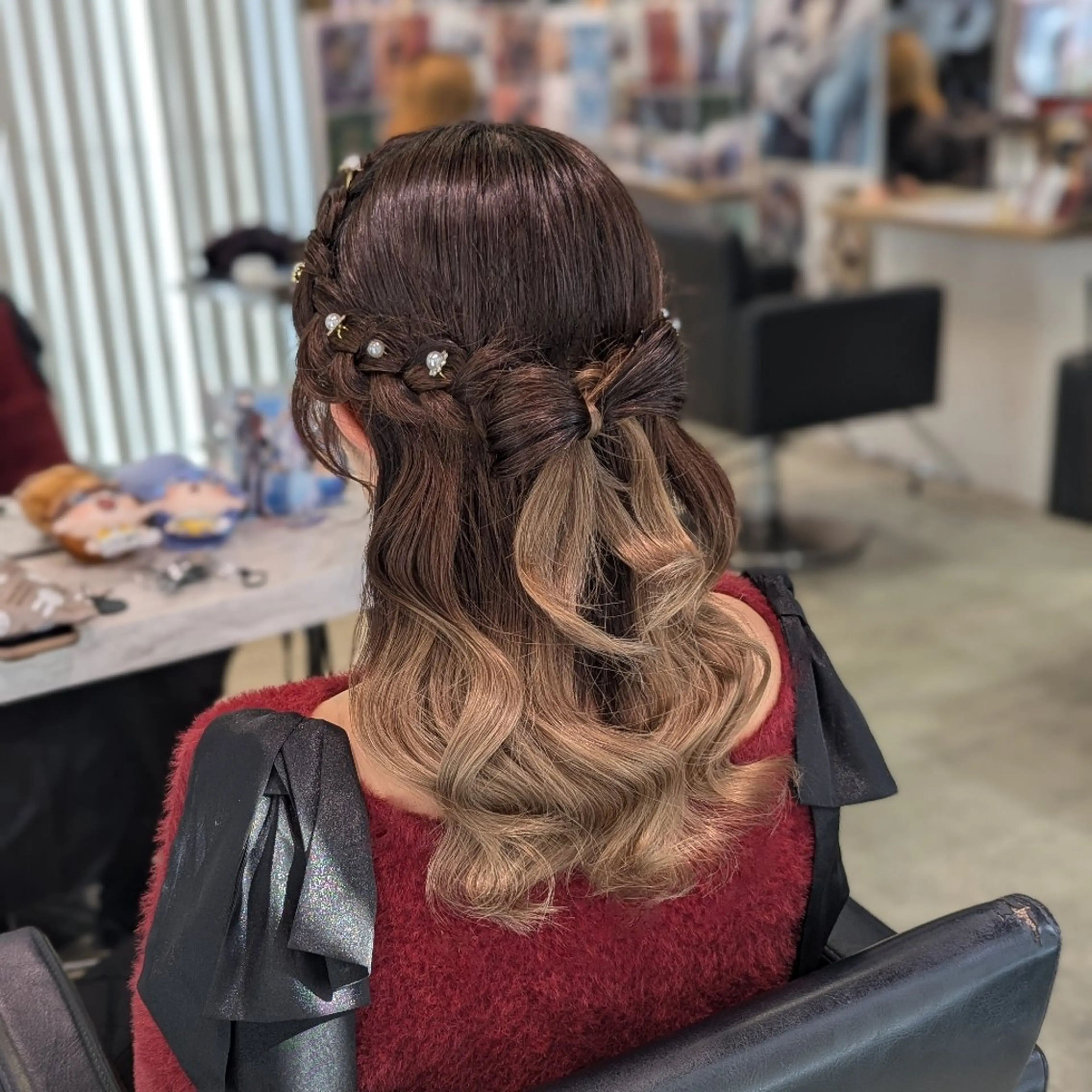 セミロング ヘアアレンジ ハーフアップ ヘアセット 推しカラー🦉にじさ んじカラー🌈🕒✨のヘアスタイル