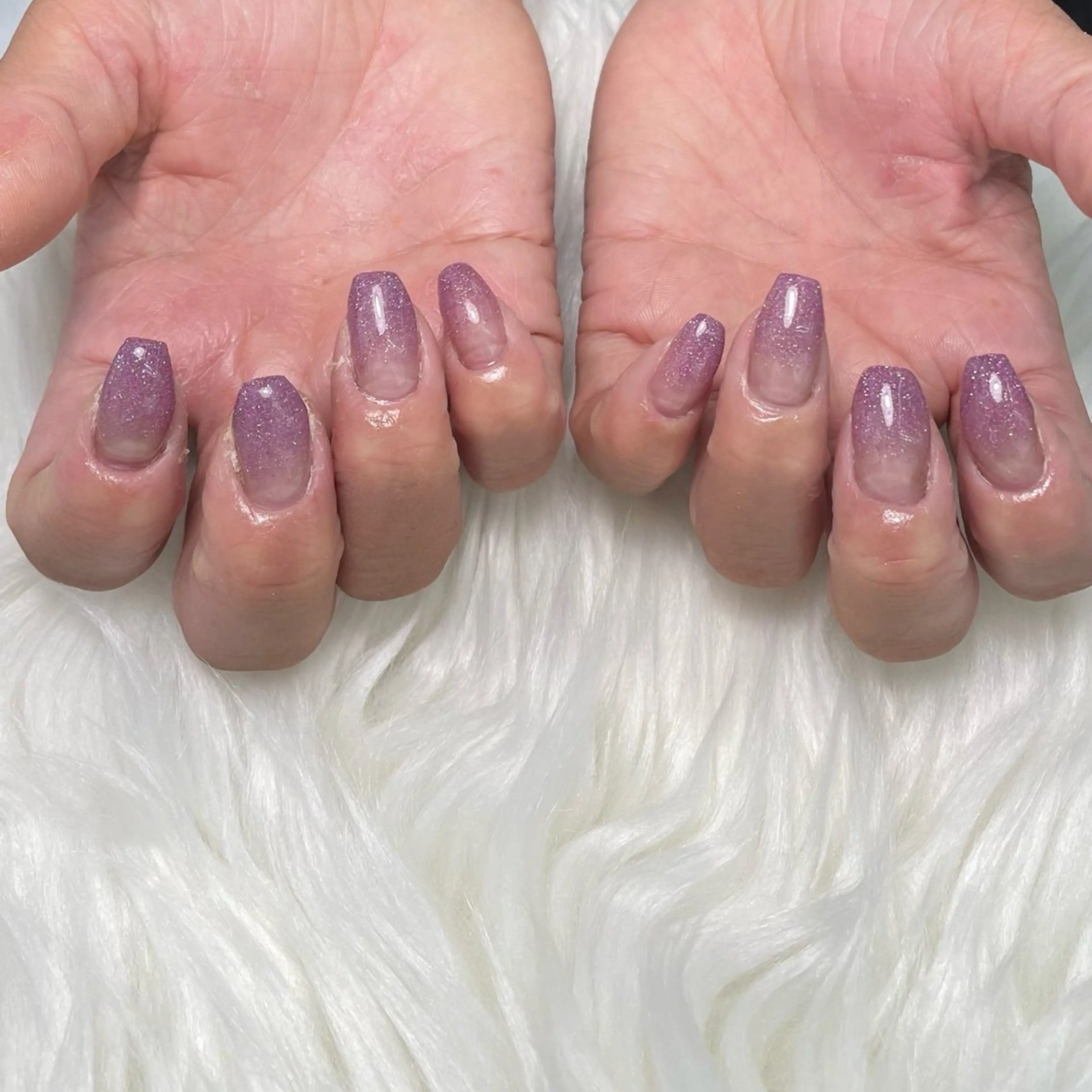 ネイル グラデーション ラメ(グリッター) ラメグラデーション オフィスネイル シンプルネイル ハンドネイル Quee Stllaのネイルデザイン