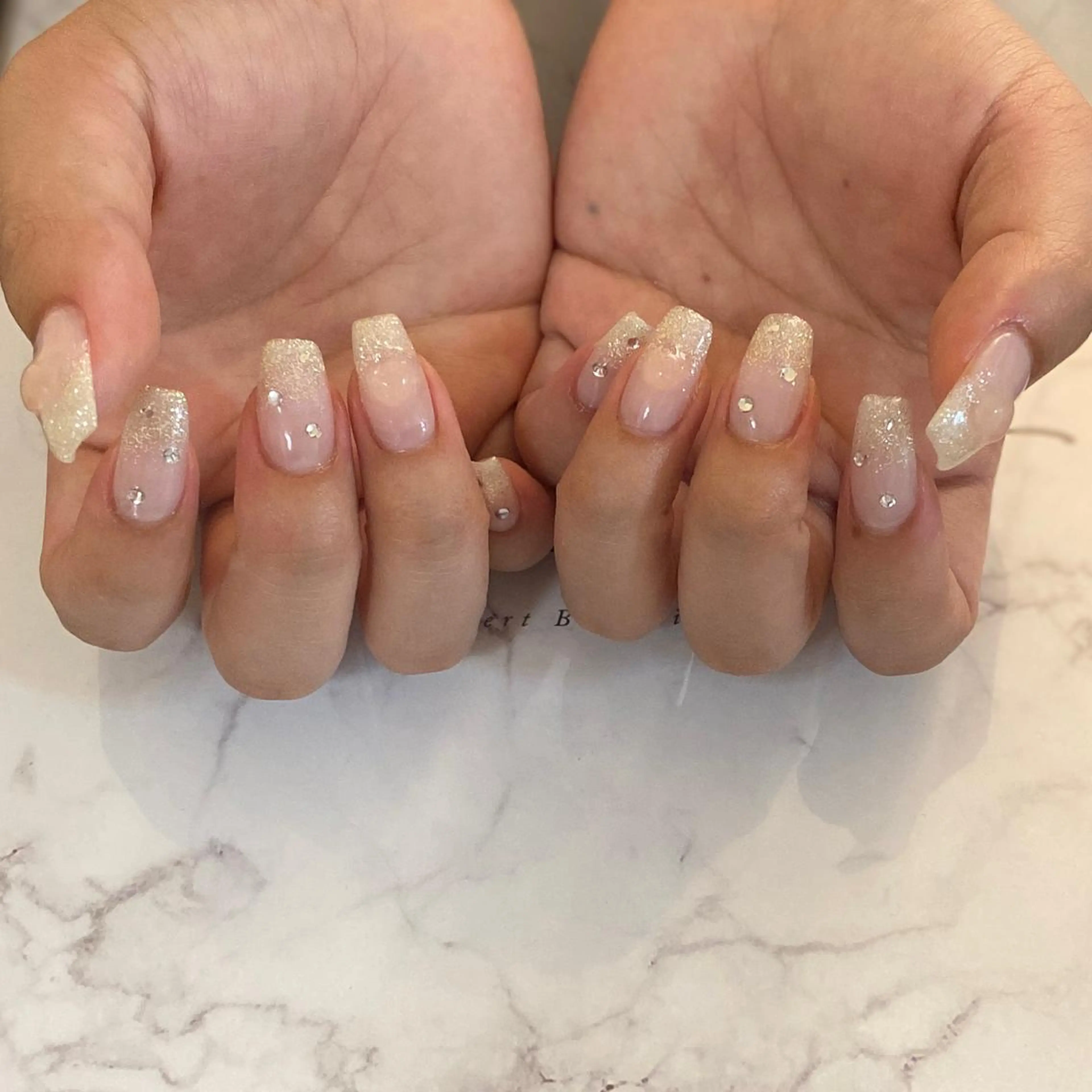 ロング カラー パーマ ヘアアレンジ メンズ キッズ ネイル マツエク・マツパ アイブロウ アートネイル ハンドネイル フットネイル ease NAIL SALONのネイルデザイン