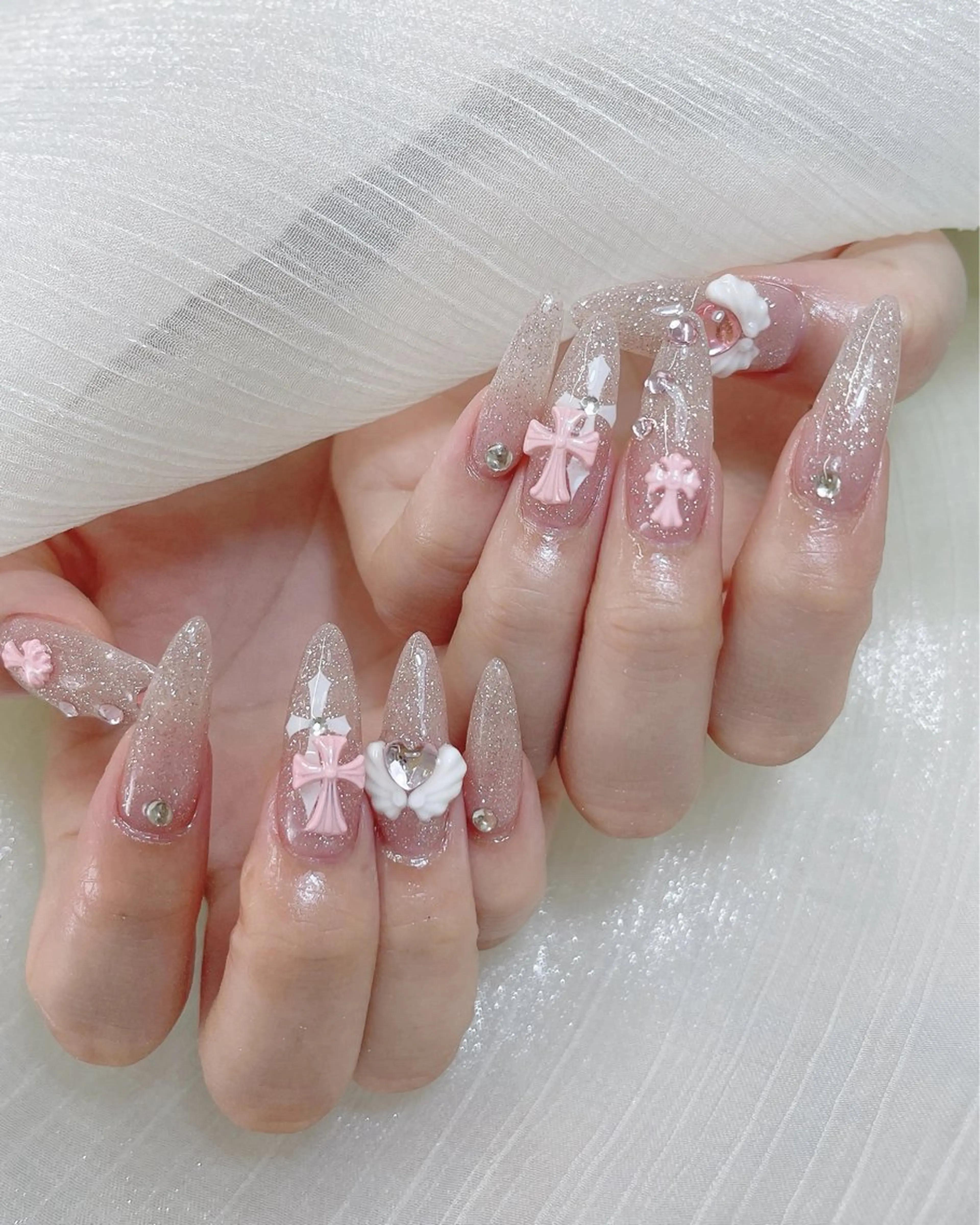 ネイル チークネイル ドット フレンチネイル キラキラネイル 韓国ネイル ハンドネイル Speraネイル 大宮店🎀のネイルデザイン