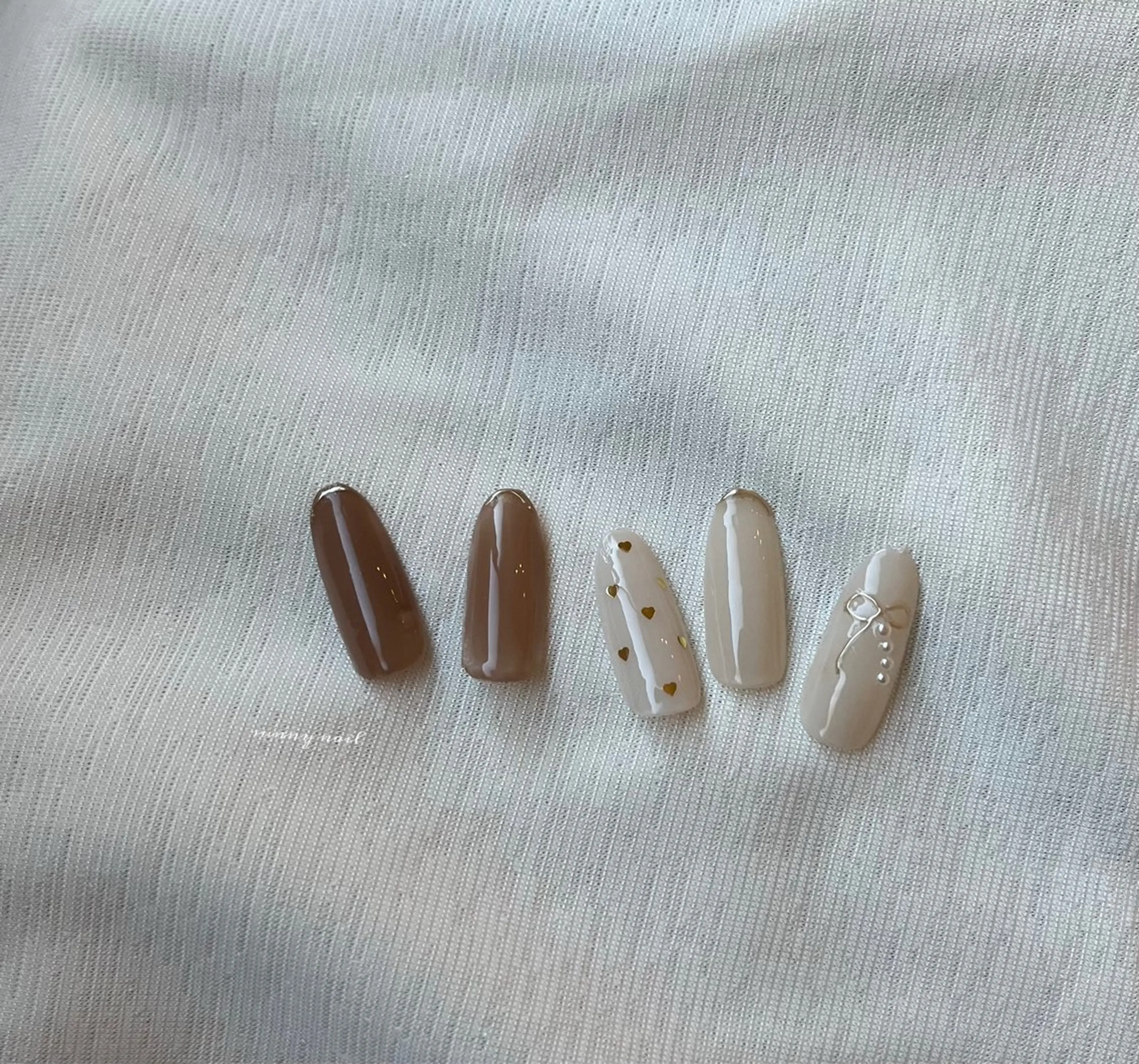 ネイル ブラウン ジェルネイル マグネットネイル パラジェル リボン sunny nailのネイルデザイン