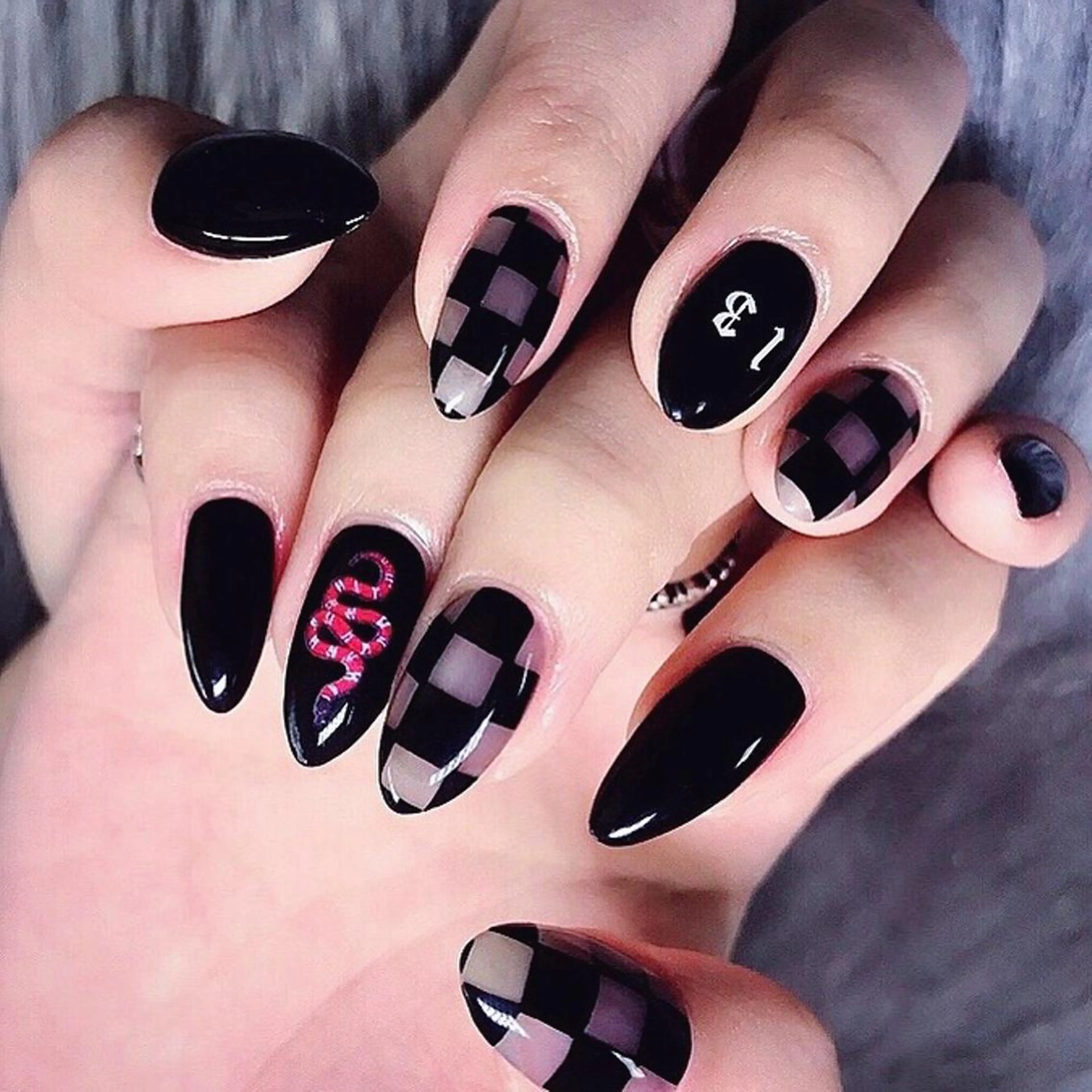 ネイル NOIROUGE所属・NOI ROUGEのネイルデザイン