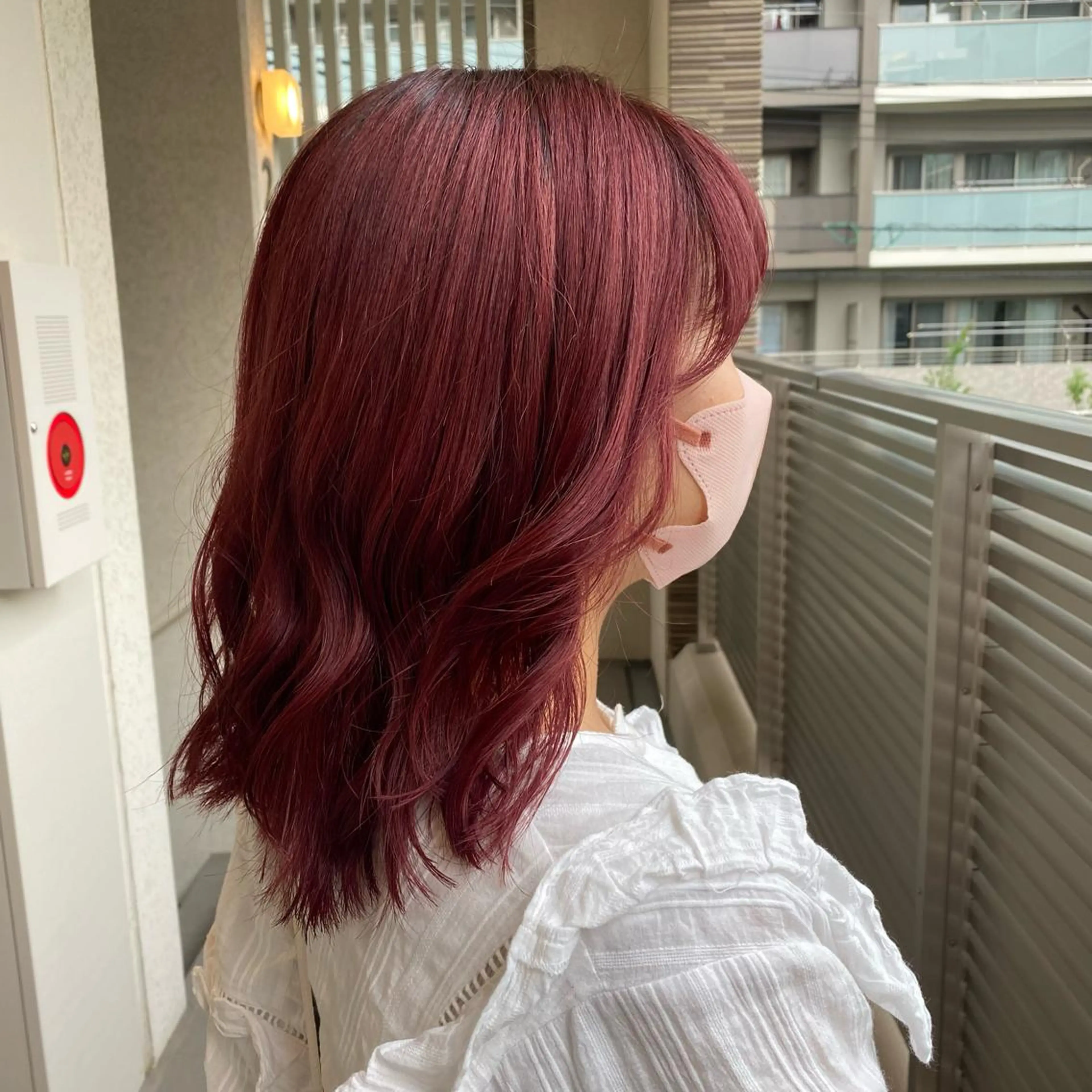 セミロング カラー オレンジピンク ピンクカラー fumi🪞血色感 アップ艶カラーのヘアスタイル