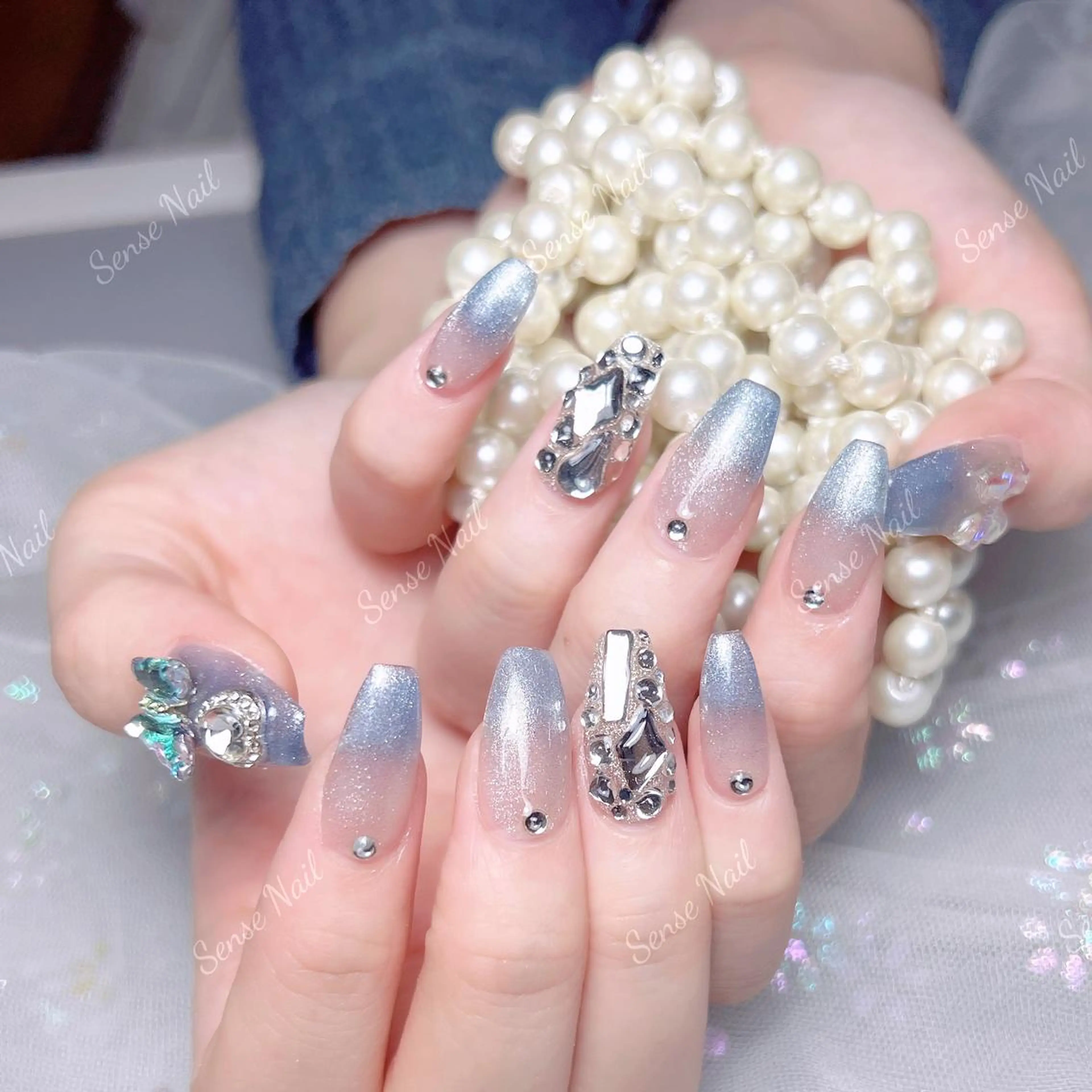 ネイル Queening 🦋のネイルデザイン