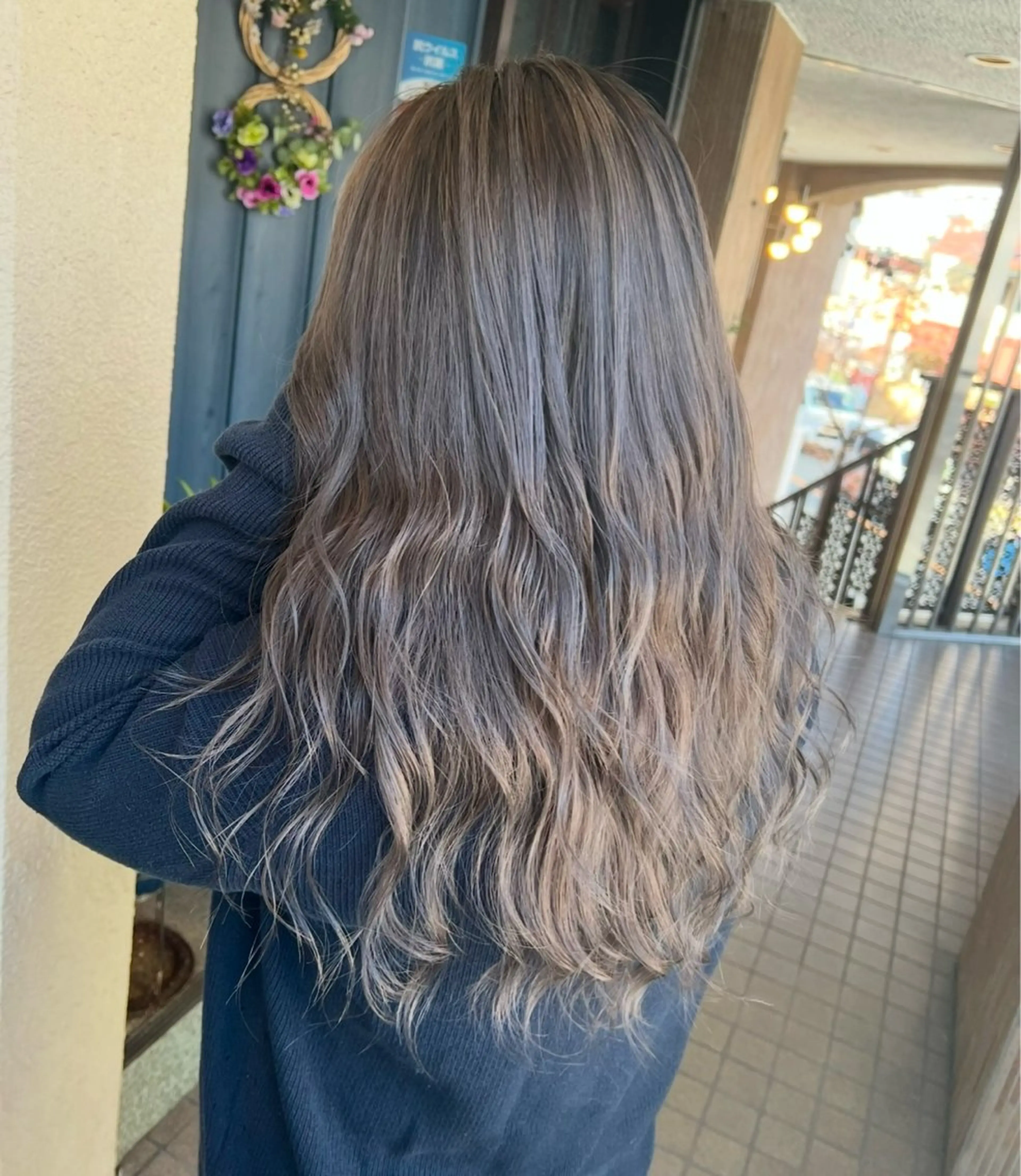 ロング カラー ブリーチ ケアブリーチ グレージュ カット Gain池下 レディースのヘアスタイル