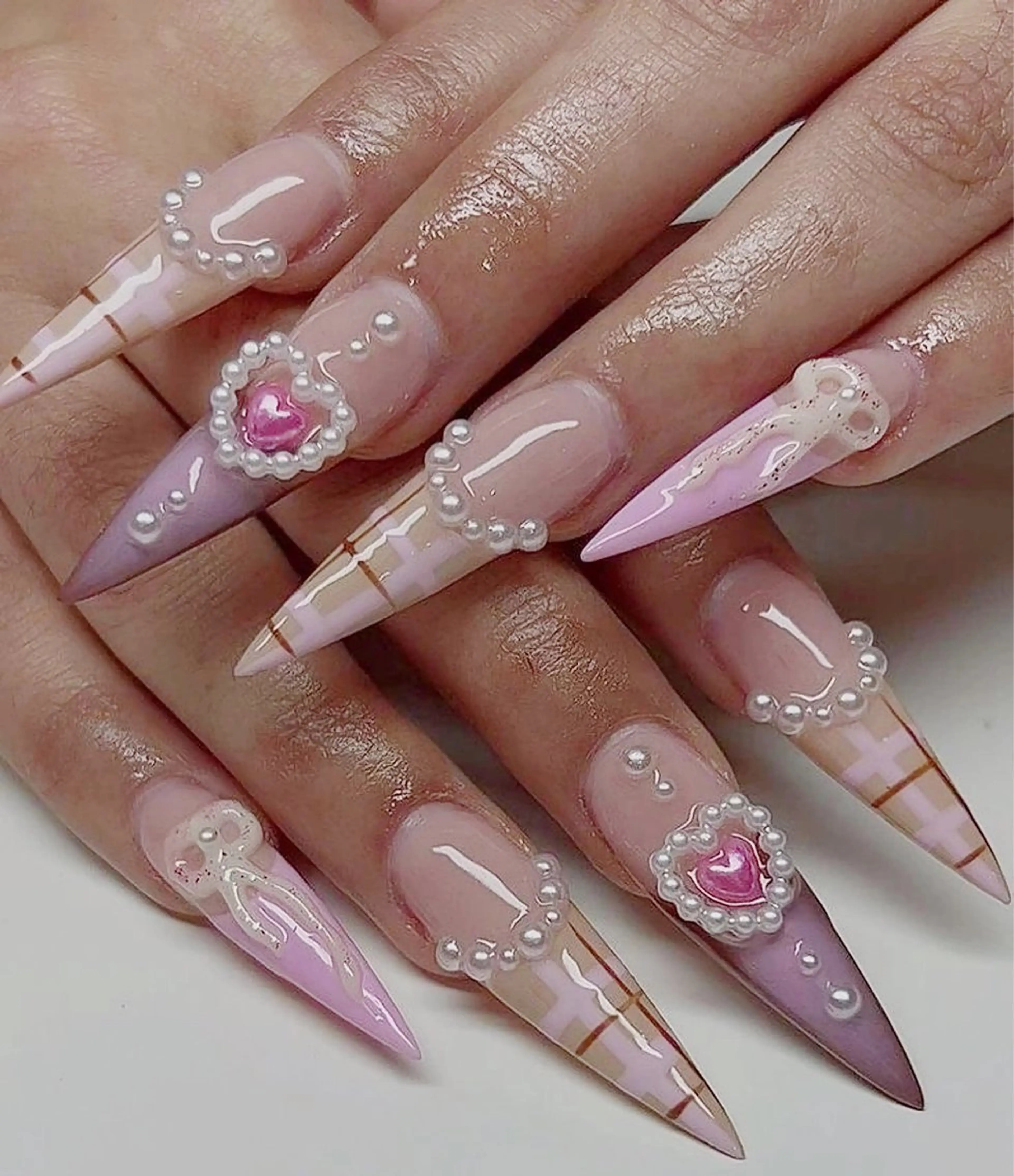 ネイル ハート リボン、ガーリー パーツ放題専門店のネイルデザイン