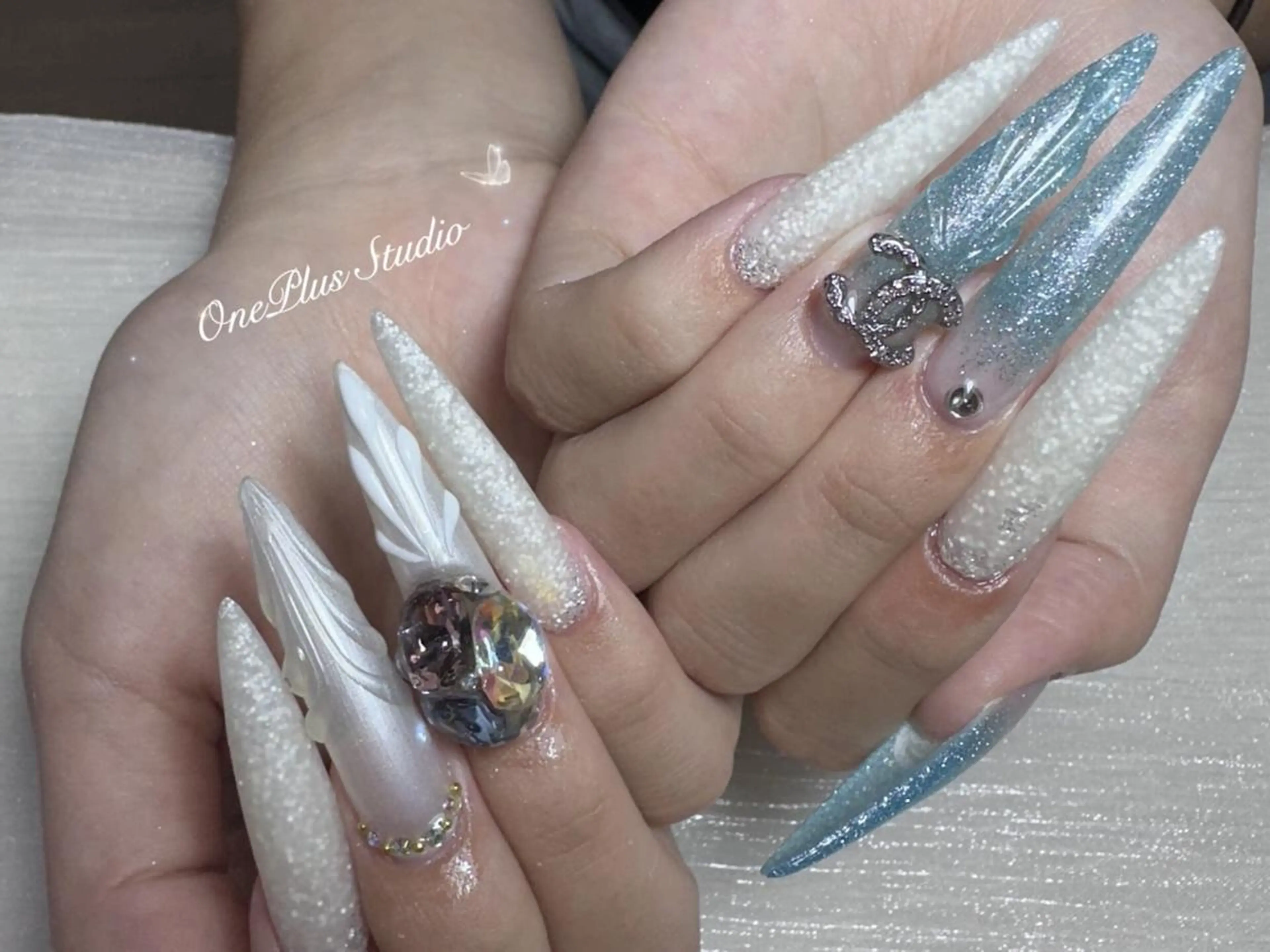 ネイル オーロラネイル 長さ出し フットネイル フレンチネイル ジェルネイル One Plus Nail Salonのネイルデザイン