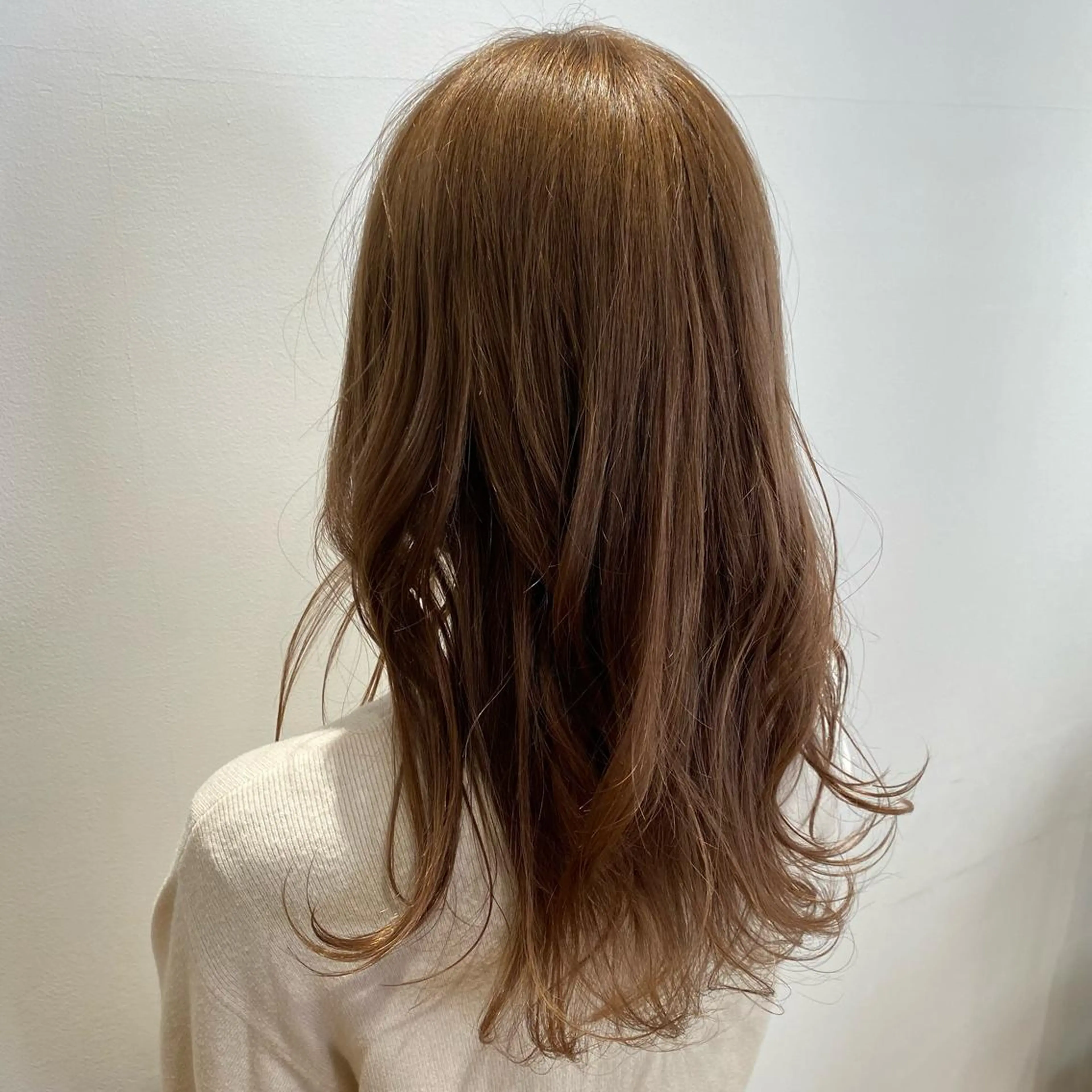 ロング カラー ベージュカラー ブリーチ 透明感カラー 丸田 幹太のヘアスタイル