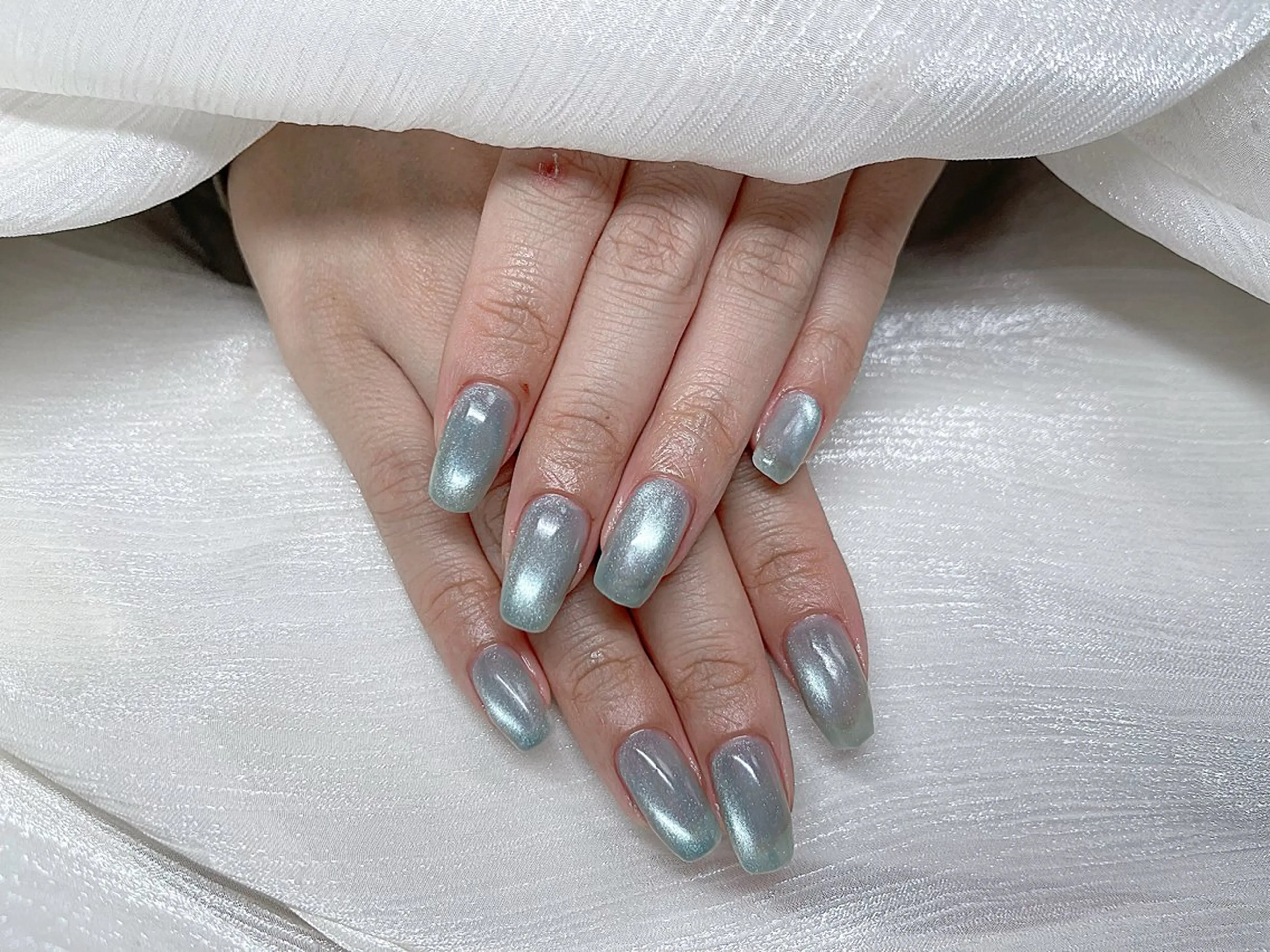 ネイル アートネイル オーロラネイル ガーリー グリーン キラキラネイル ハンドネイル 日向 あゆみのネイルデザイン