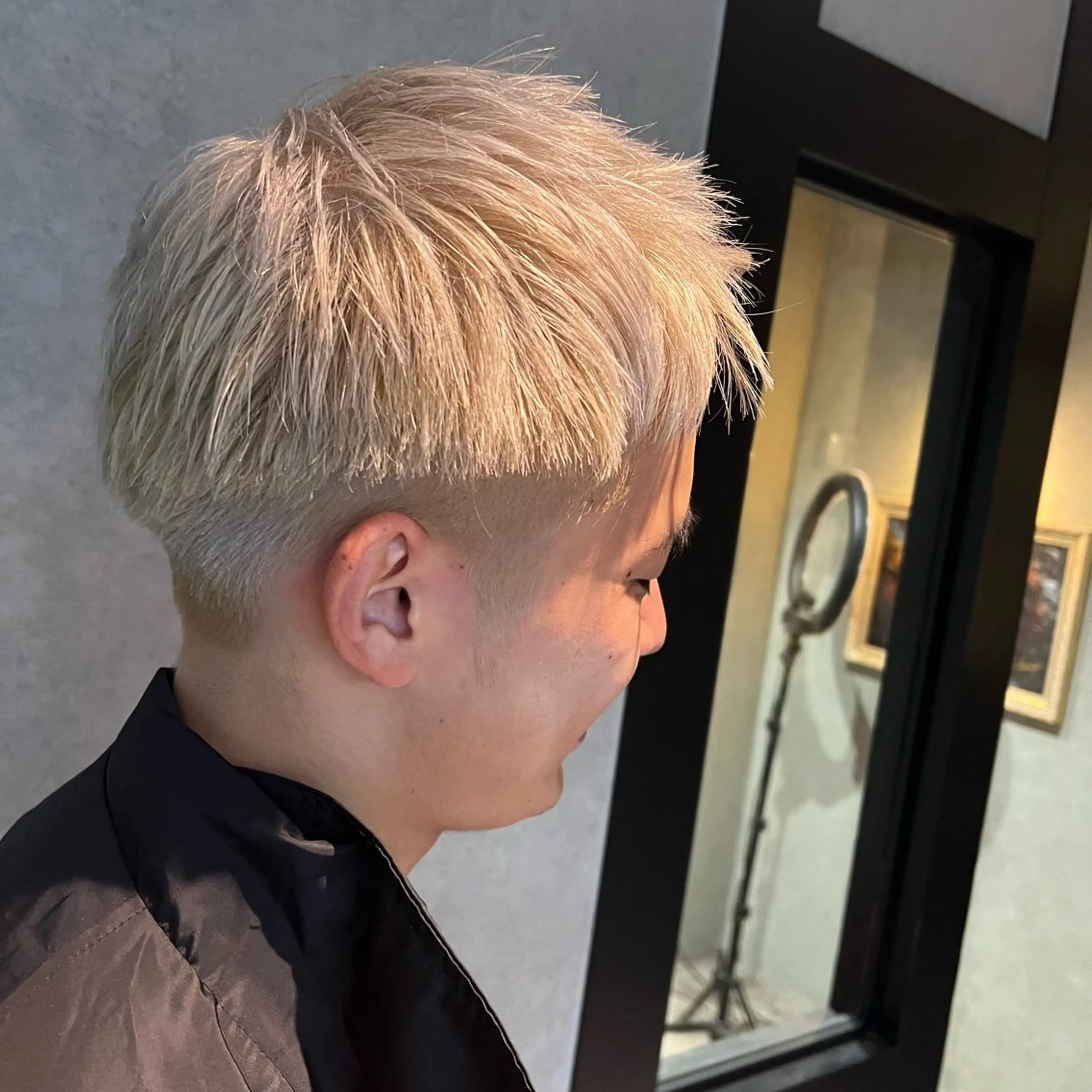 カラー メンズ ブロンド ホワイトブロンド 安岡 稜太のヘアスタイル