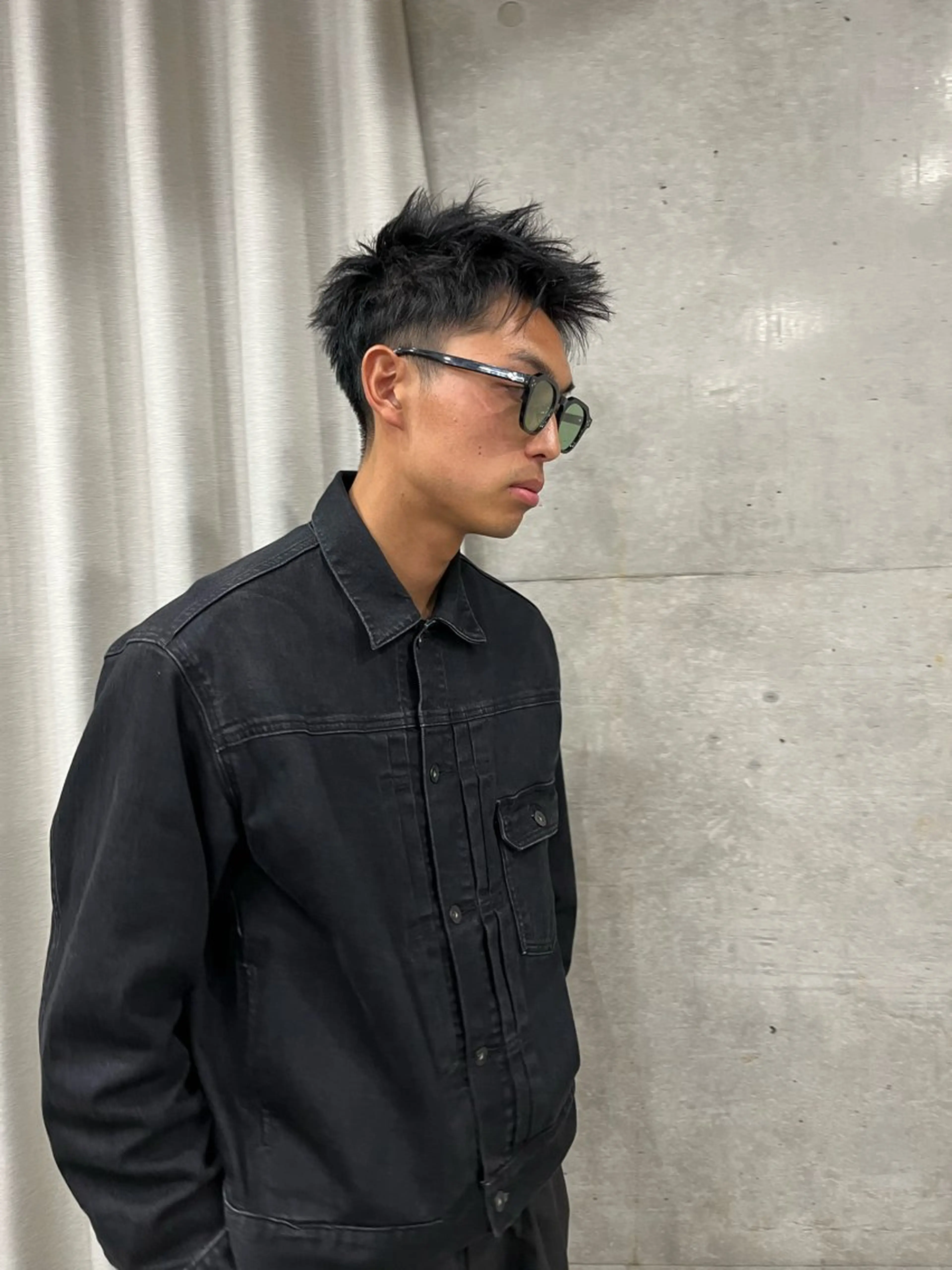 ショート メンズ カット 曲がる縮毛矯正 センターパートのヘアスタイル