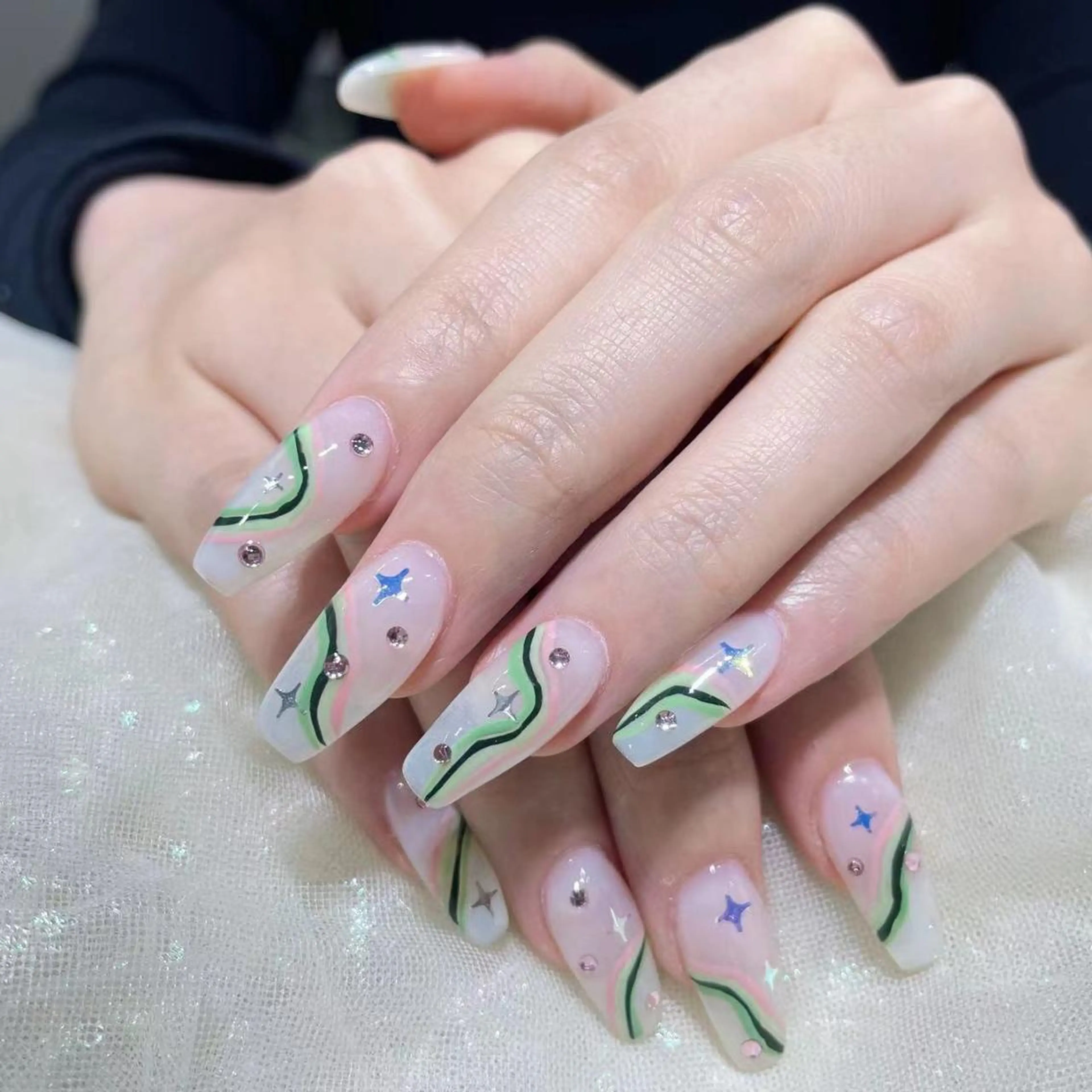 ネイル ネイルチップ Queens ひなのネイルデザイン