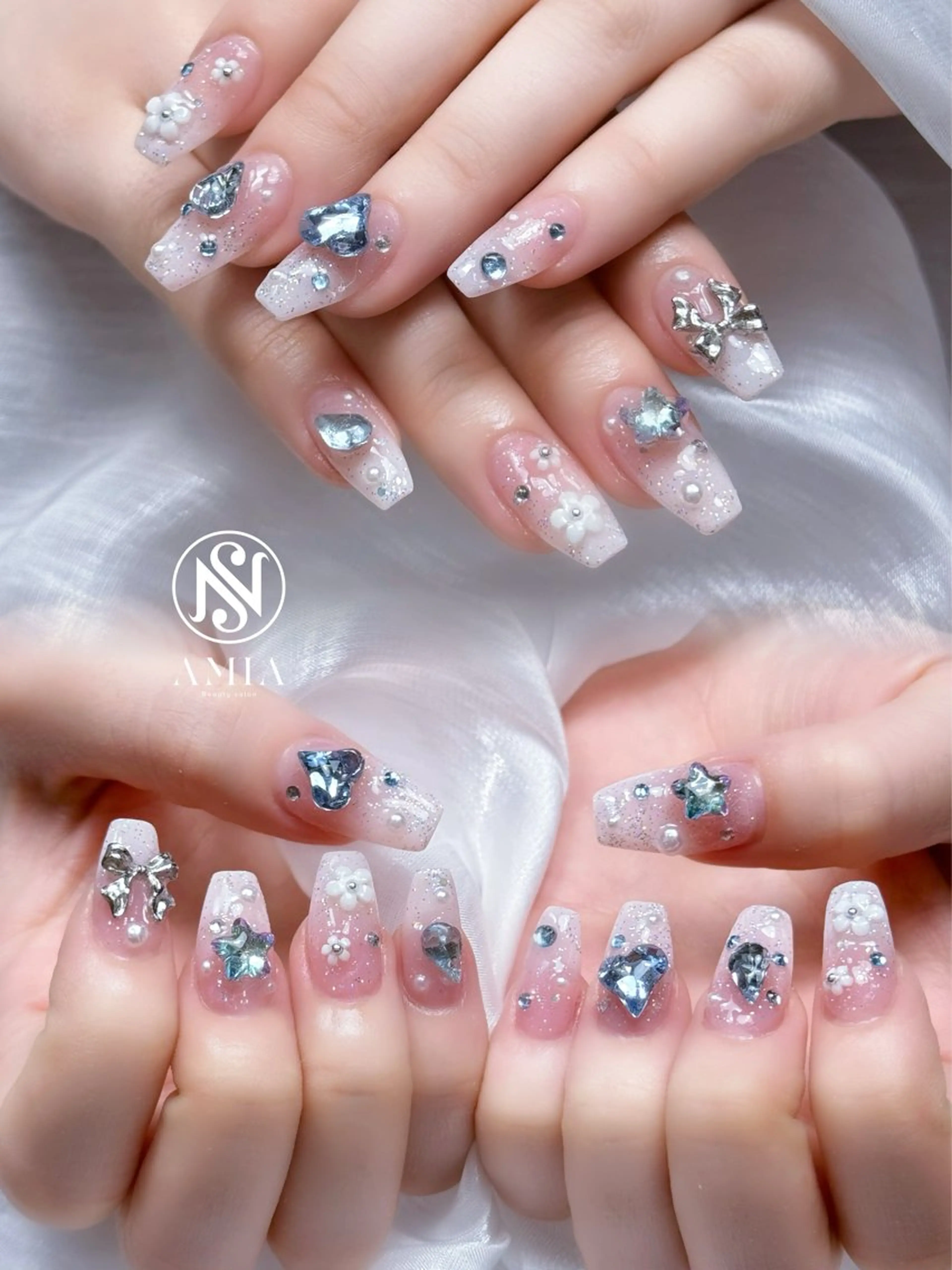 セミロング ハンドネイル 🌟AMIA BEAUTY🌟のネイルデザイン