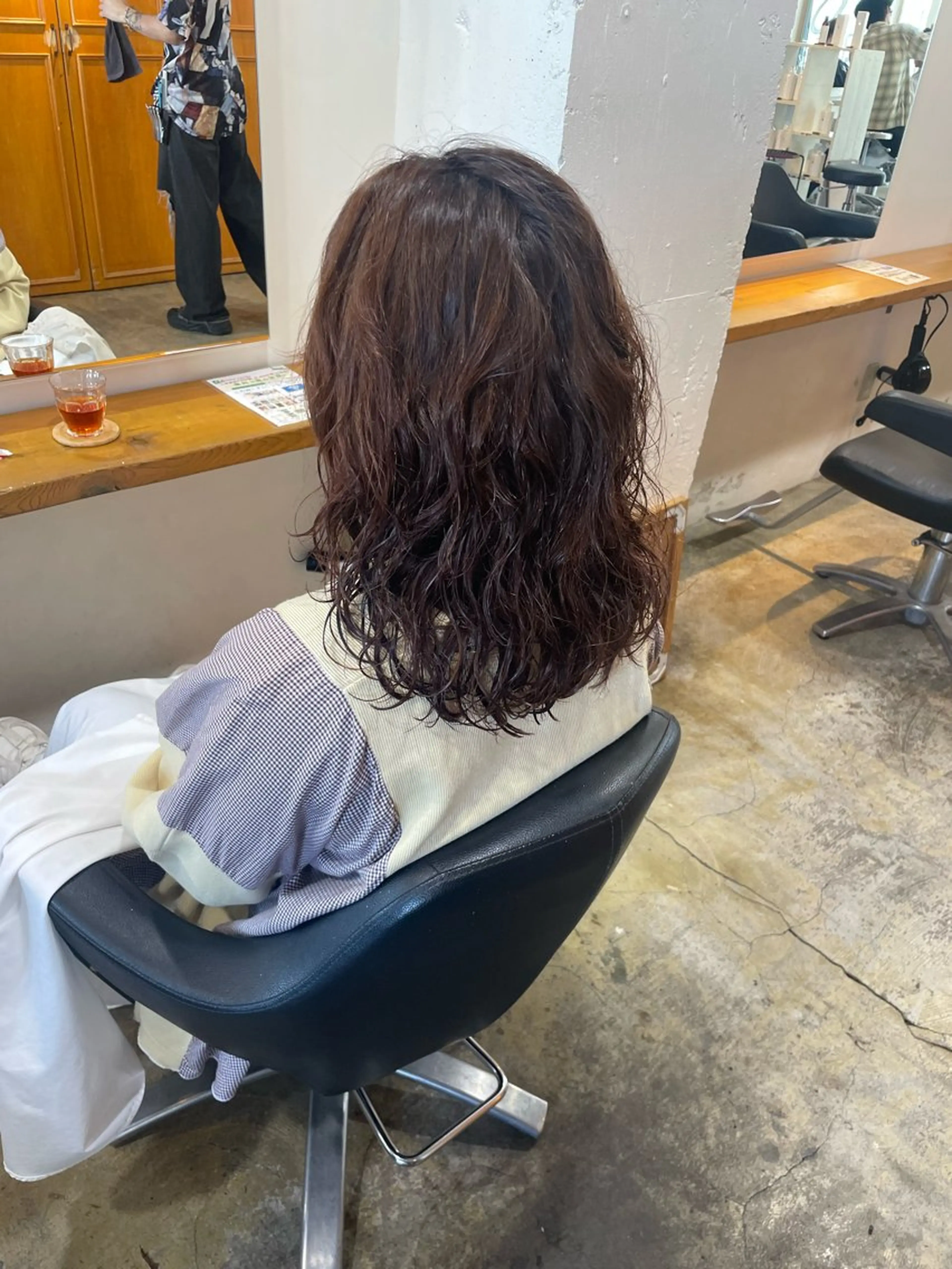 ミディアム カラー パーマ ミディアムパーマ カット ヘアカラー パーマ トリートメント MIOベージュカラー 柔らかいカラーのヘアスタイル