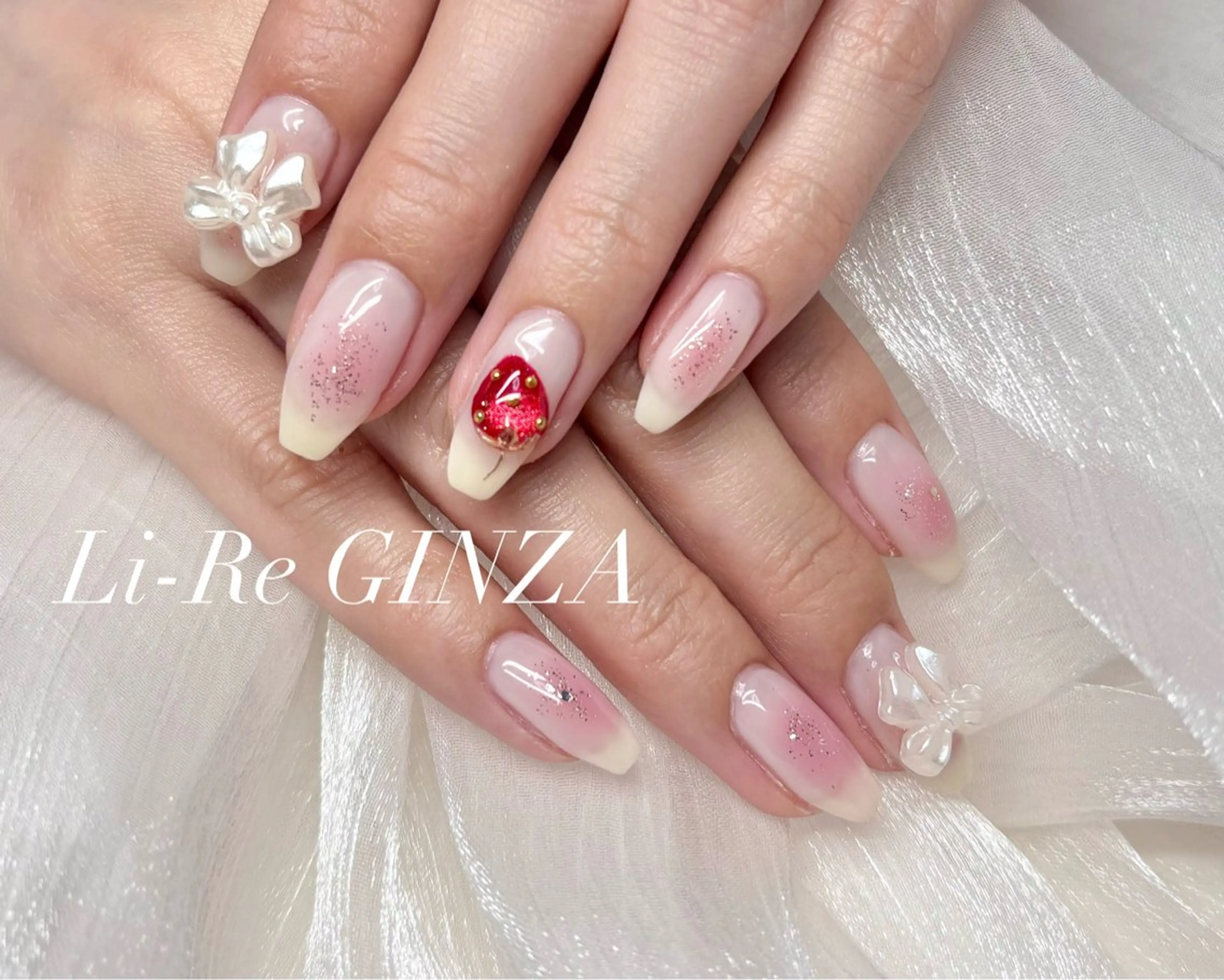 ネイル チークネイル ジェルネイル 持ち込み パラジェル リボン ハンドネイル Li-Re GINZAのネイルデザイン