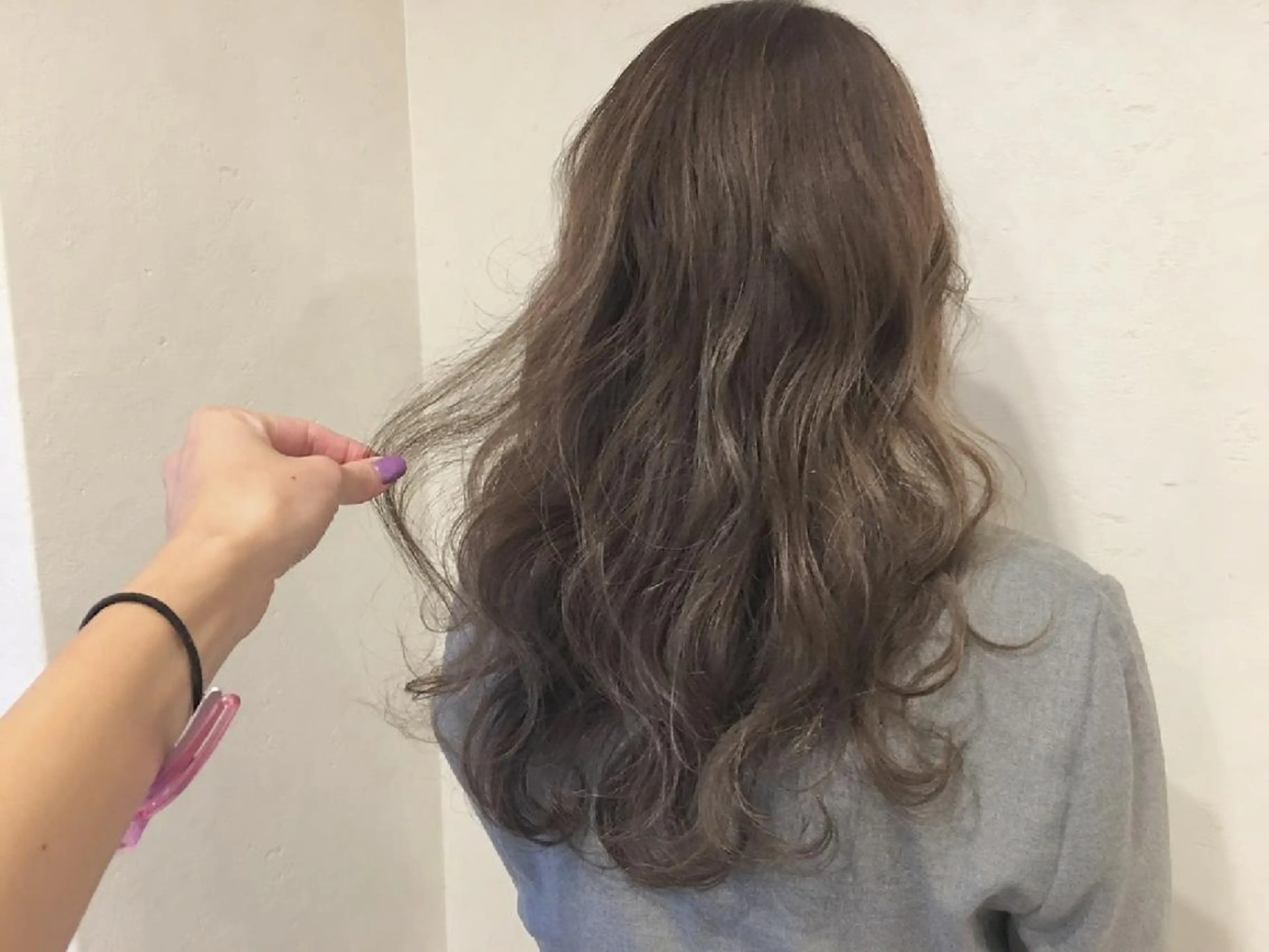 ロング カラー アッシュ ベージュカラー RU RIのヘアスタイル