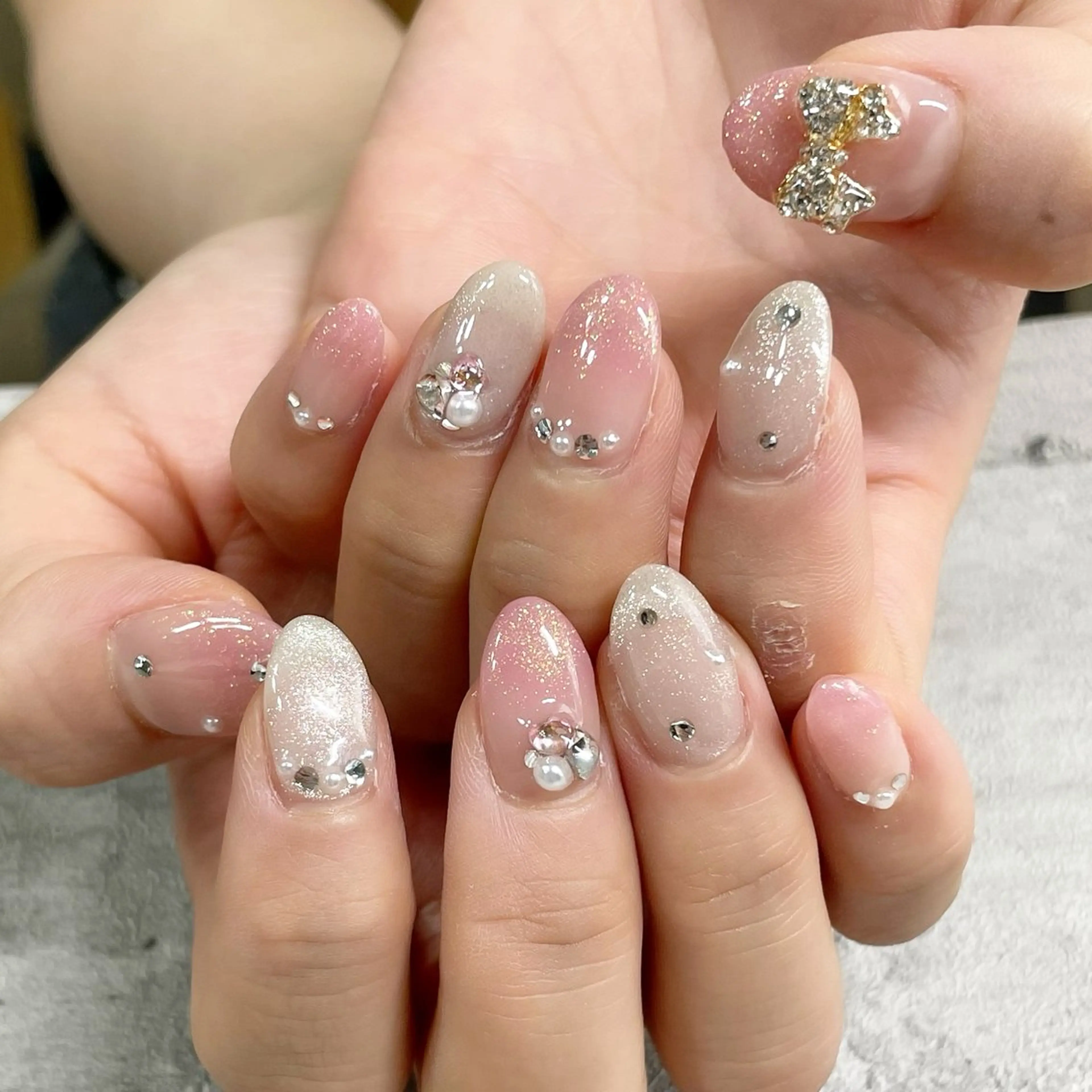 ネイル ジェルネイル リボン 東 千夏のネイルデザイン